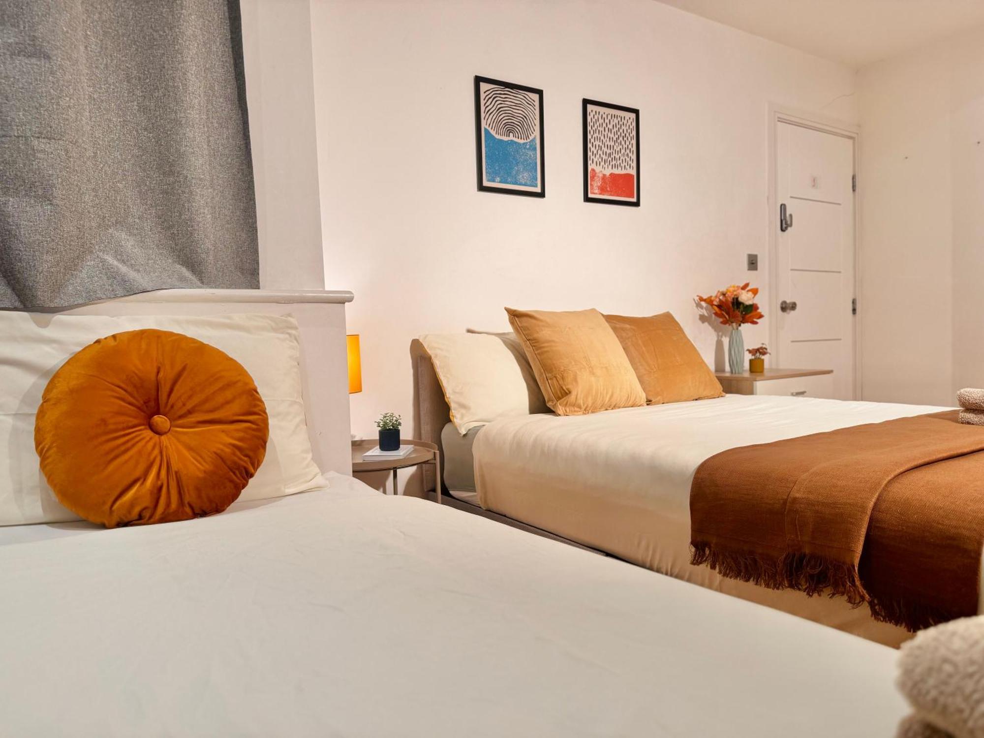 Gasthof En-suites With Free Parking 30min To London