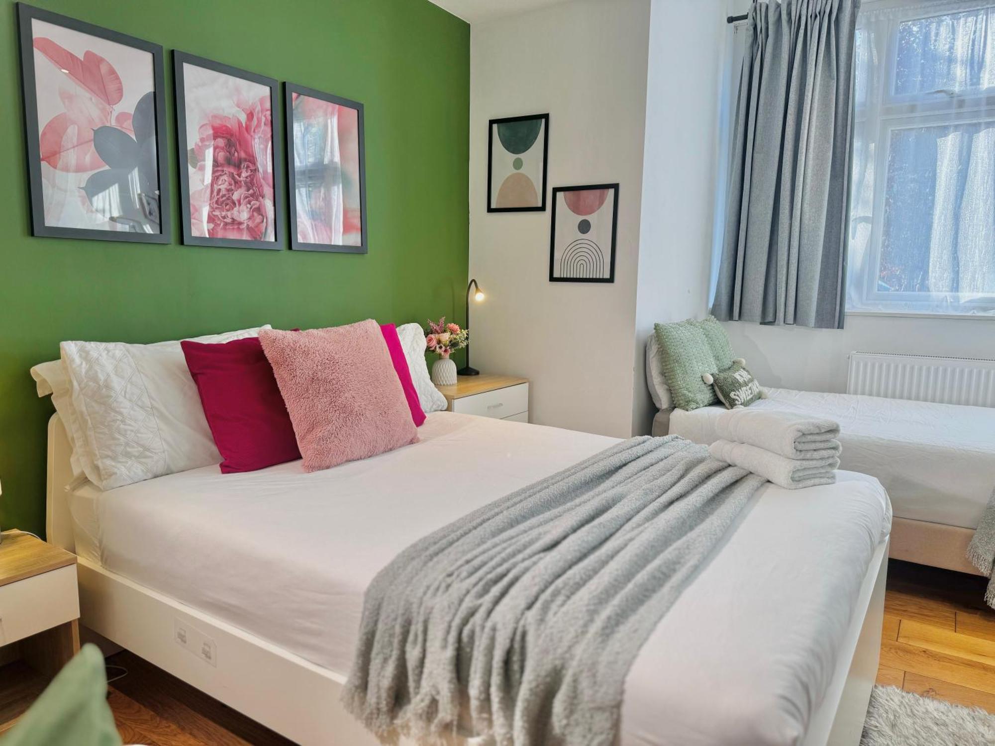 En-suites With Free Parking 30min To Gasthof London
