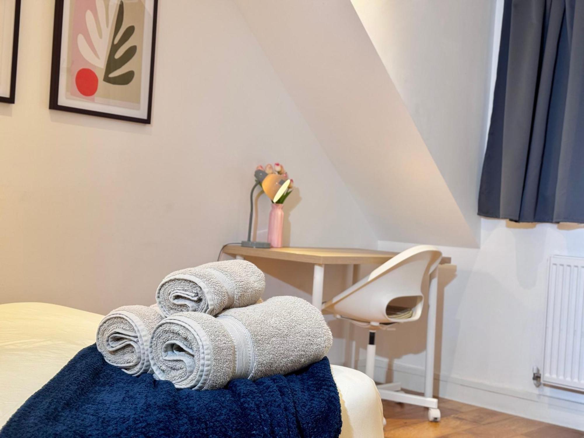 En-suites With Free Parking 30min To * London