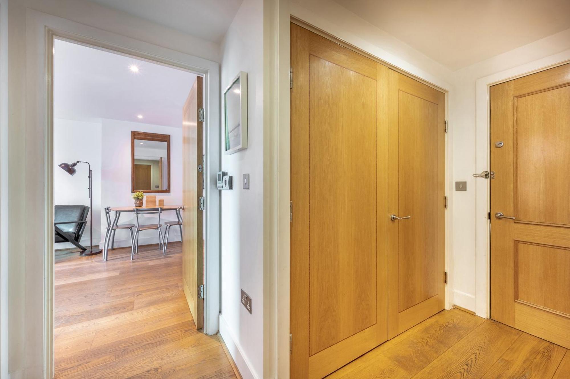 Riverside Balcony Apartments, 10 Minutes From Oxford Circus * London