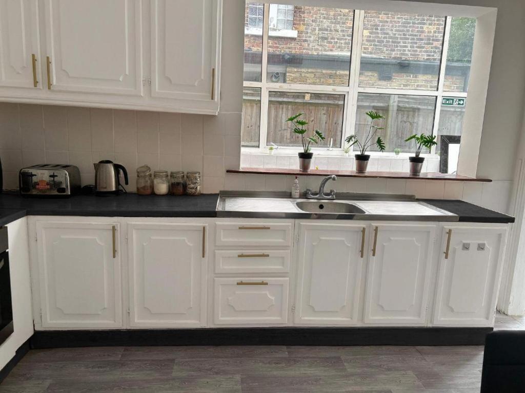 Gasthof Balham, South Spacious, Lambert, 6 Available *