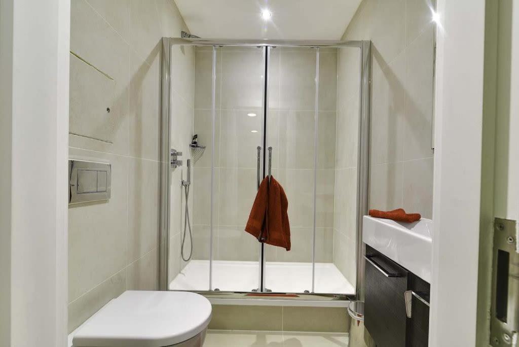 Modern At Axo Oxford Circus Near The Regent's Park In *