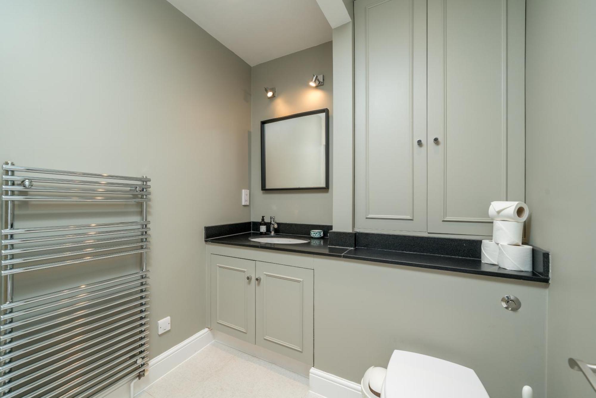 Spacious Flat Near Victoria And Warwick Square Appartement *