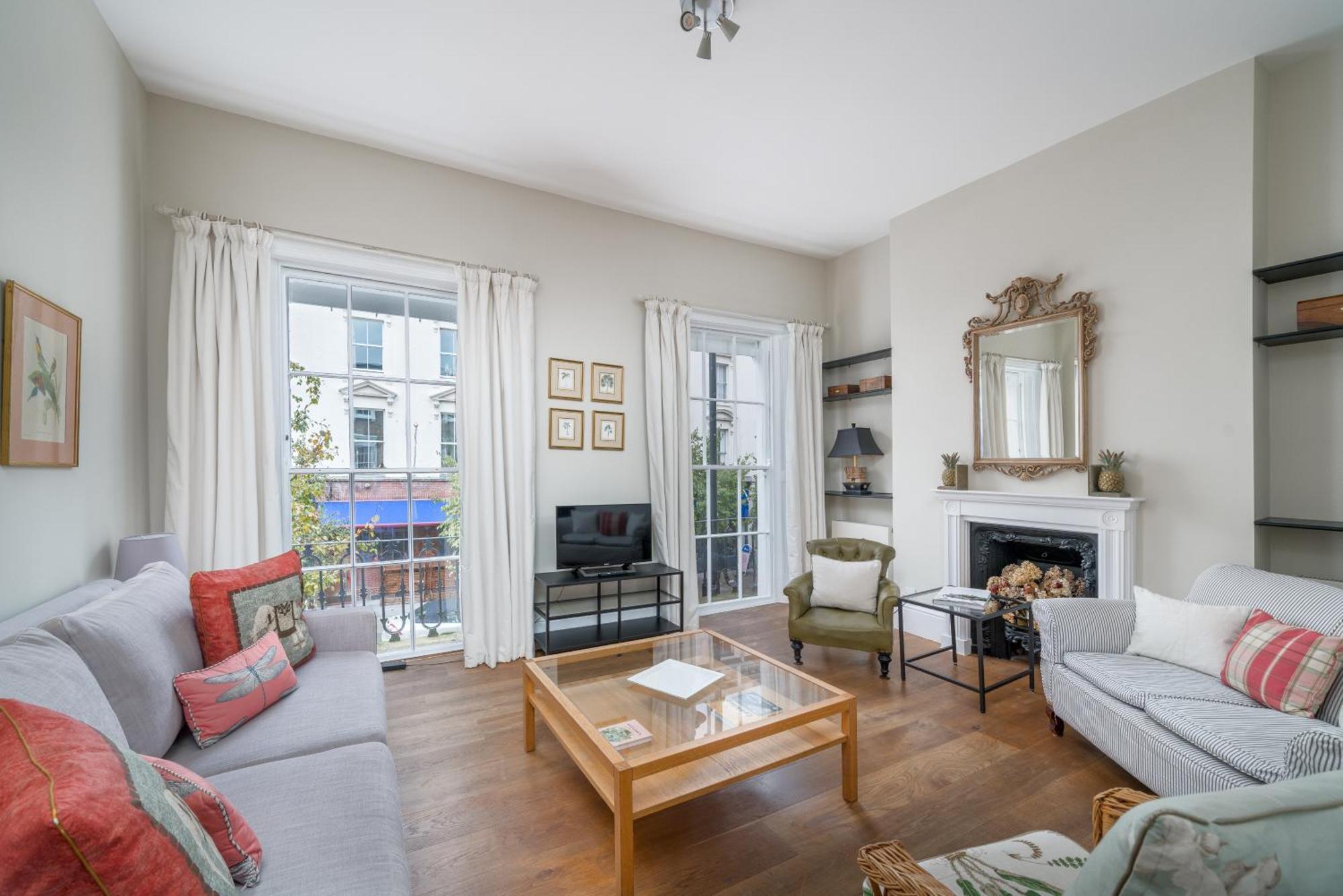 Spacious Flat Near Victoria And Warwick Square Appartement Londres