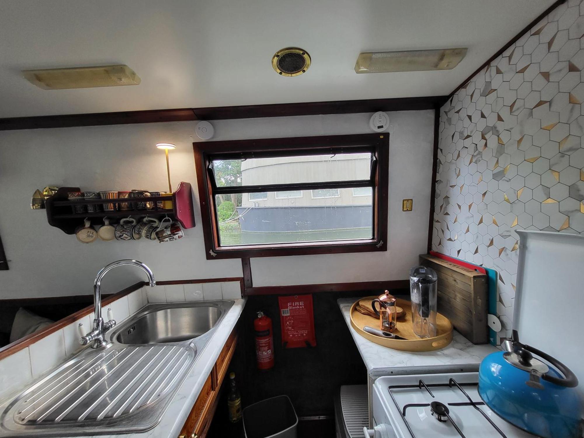 Comfy Canal Boat In Little Venice For Family & Friends Båthotell London