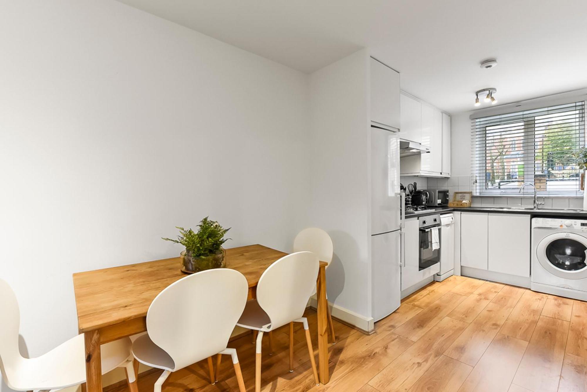 1 Bed Garden Flat- Belsize Park Lägenhet