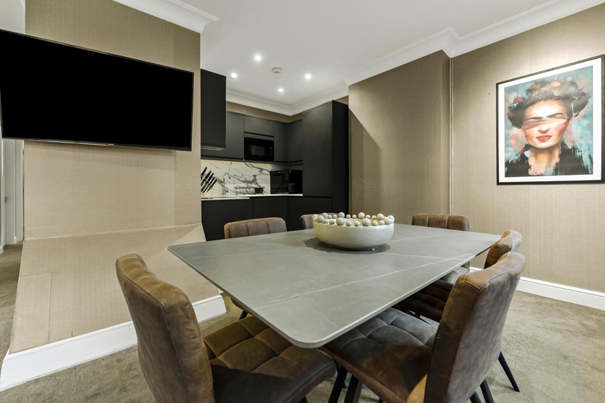 Mayfair With Private Terrace- 2 Bed Appartement Londen