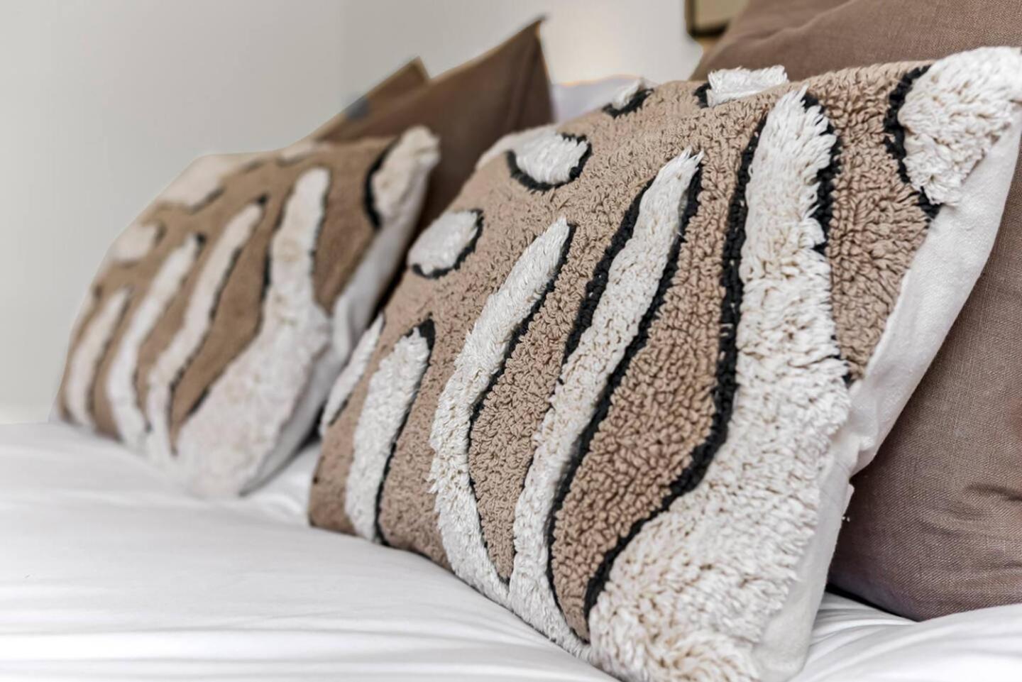 1 Bed Apartment- Mayfair 6 *