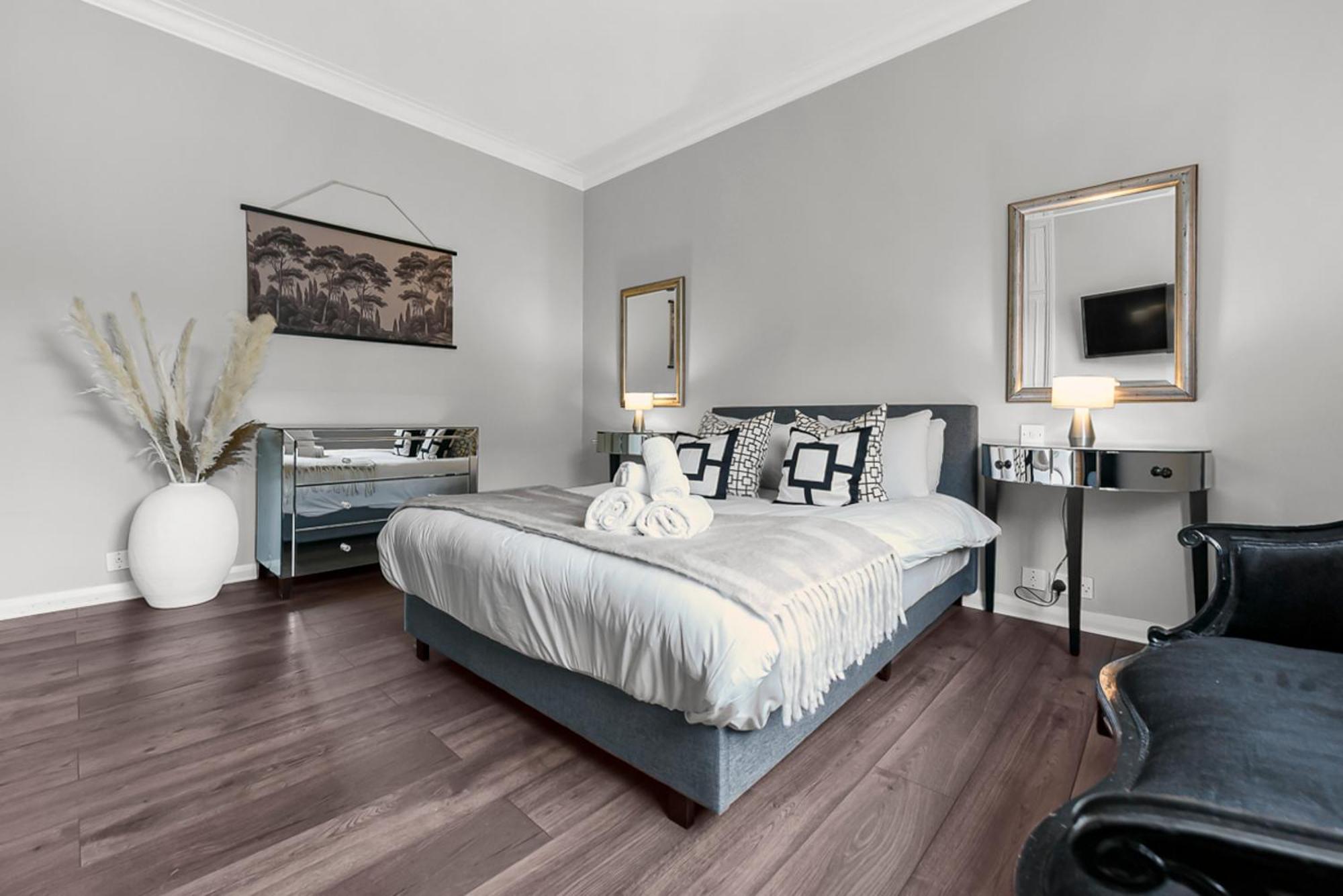 2 Bed Apartment- Mayfair 4 Londra