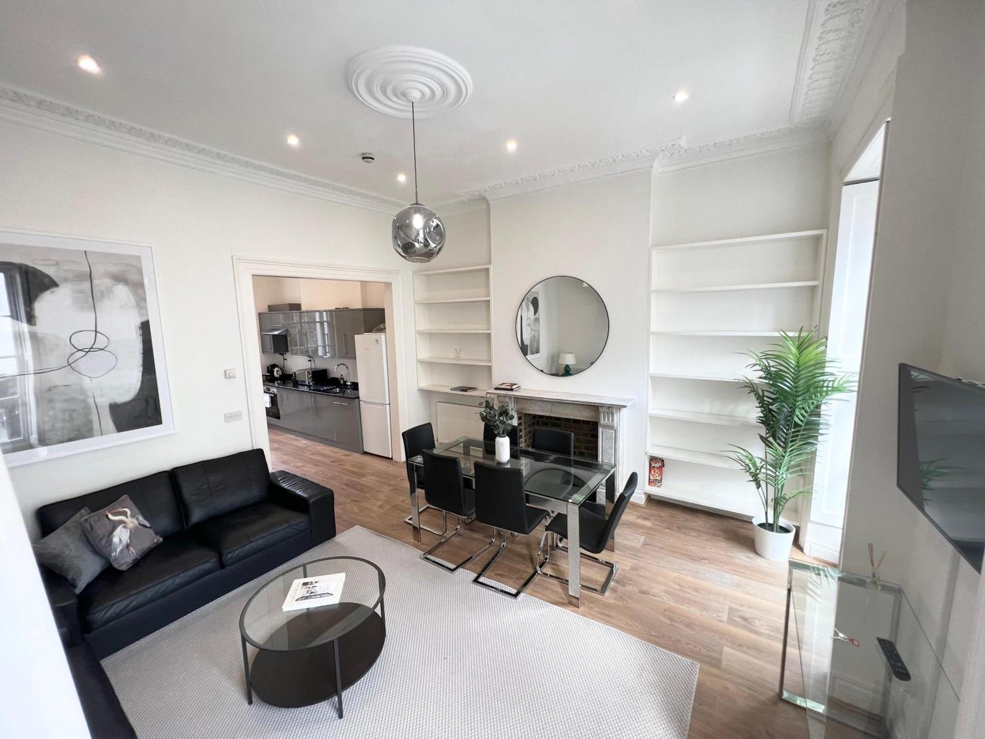 Large 3 Bed 3 Bath Apartment- Appartamento