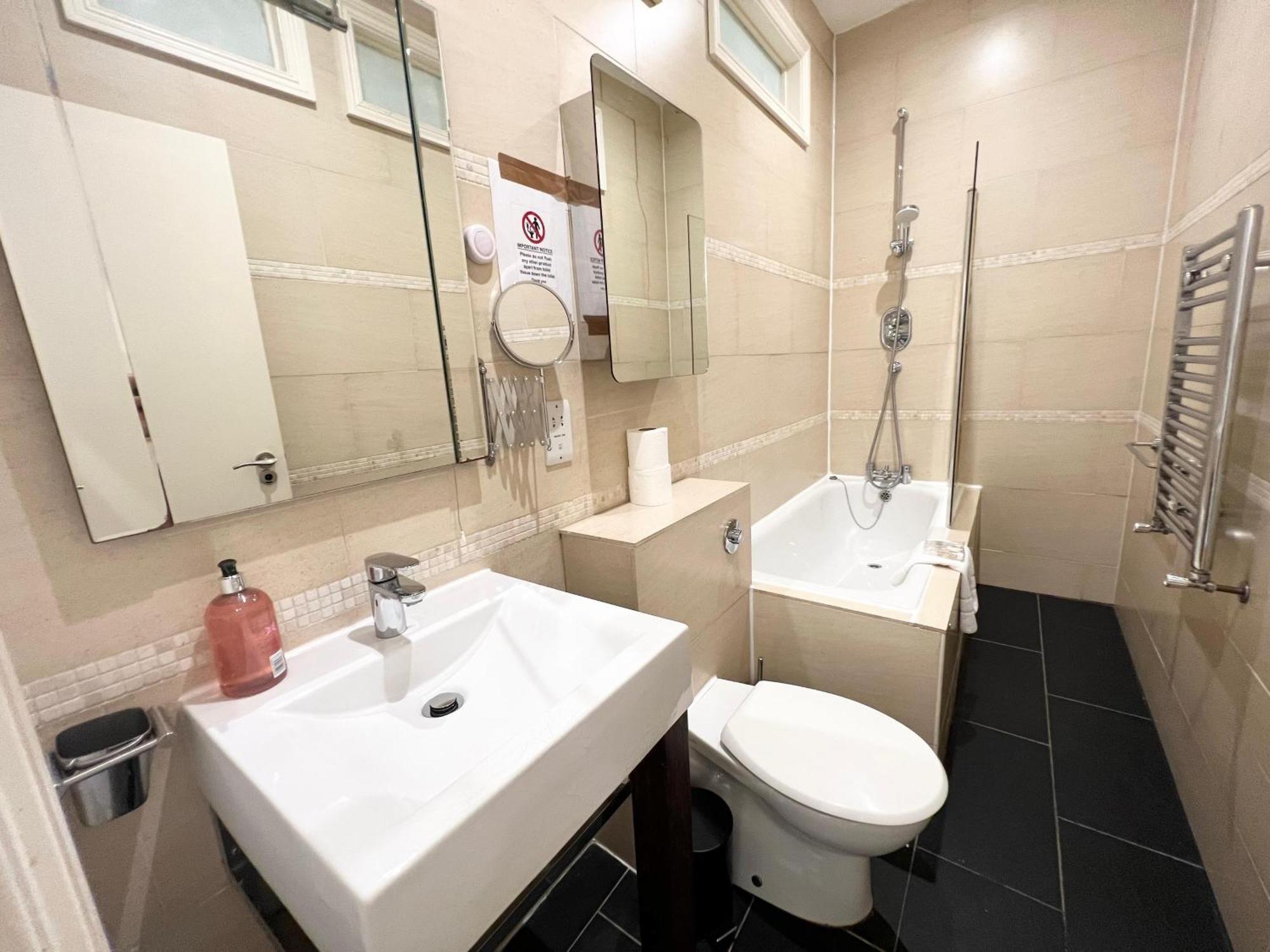 Large 3 Bed 3 Bath Apartment- * Londra