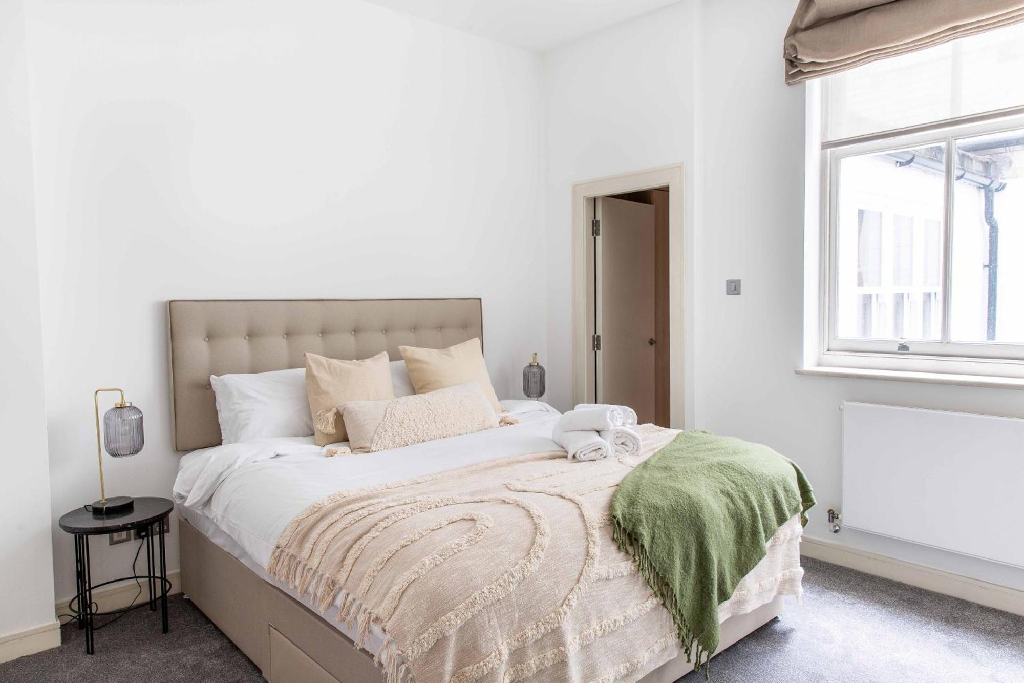 Mayfair - Ground Floor - 1 Bed Apartment *