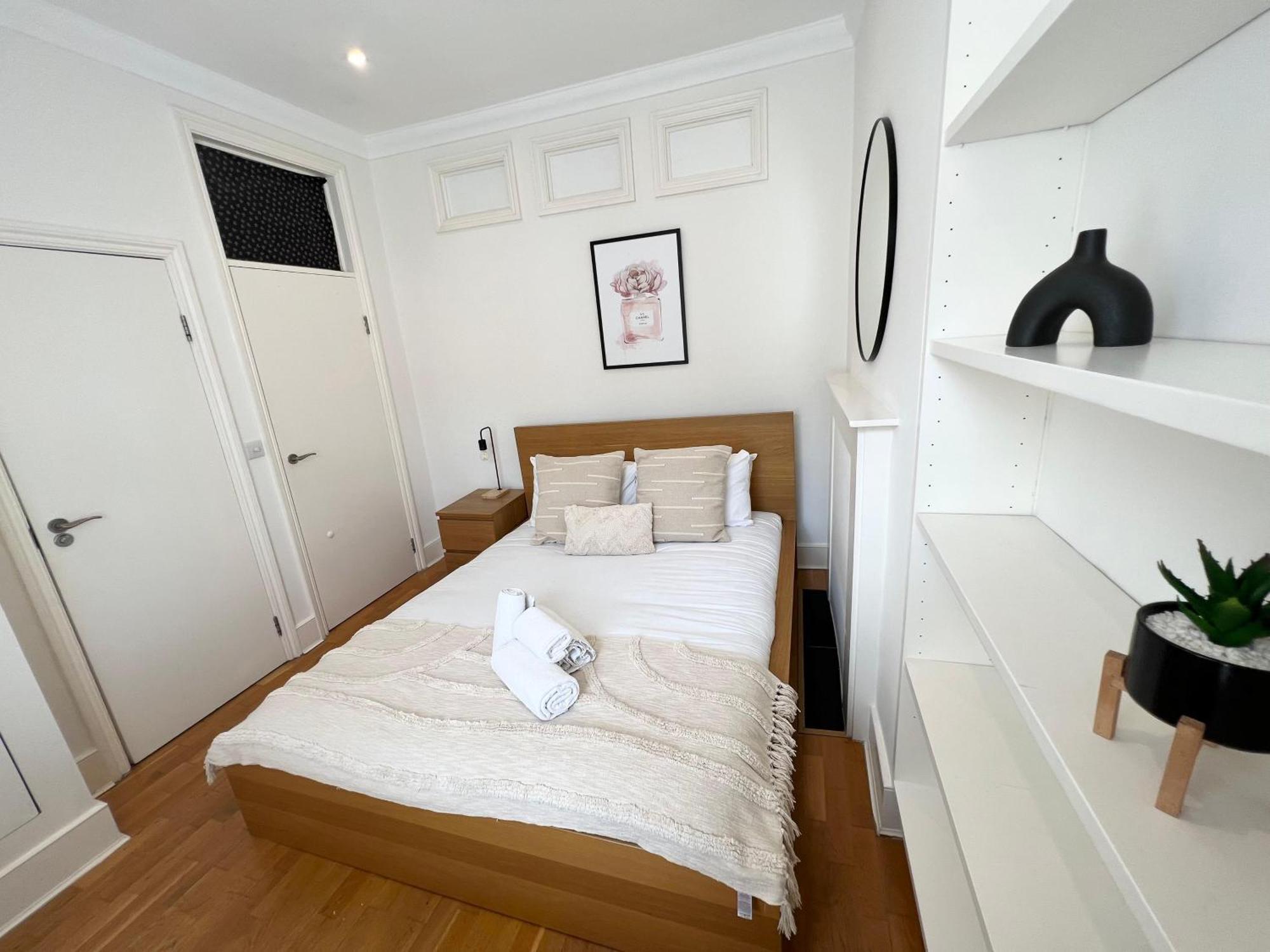 Large 3 Bed 3 Bath Apartment- * Londra