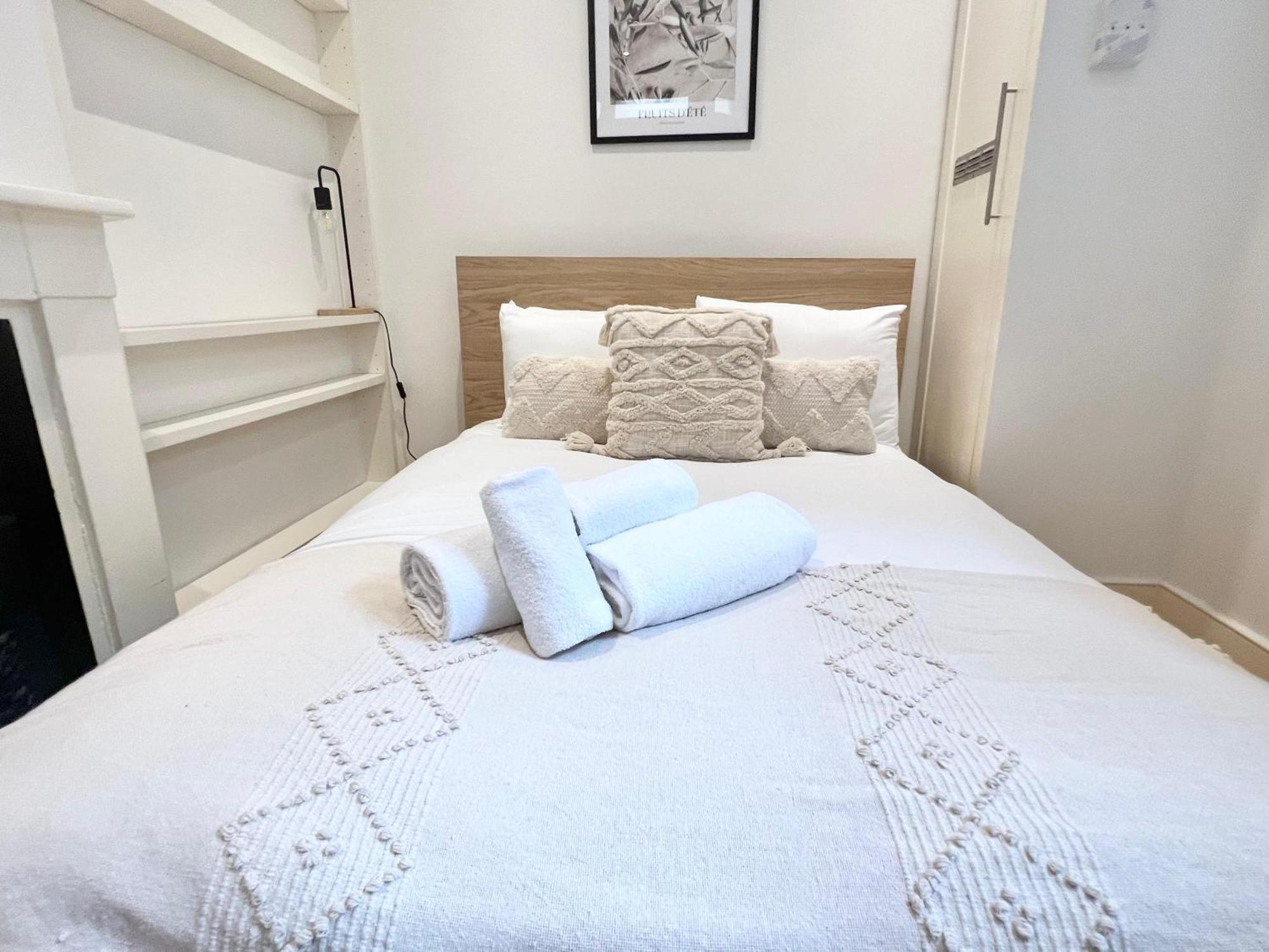 Large 3 Bed 3 Bath Apartment- Appartamento *