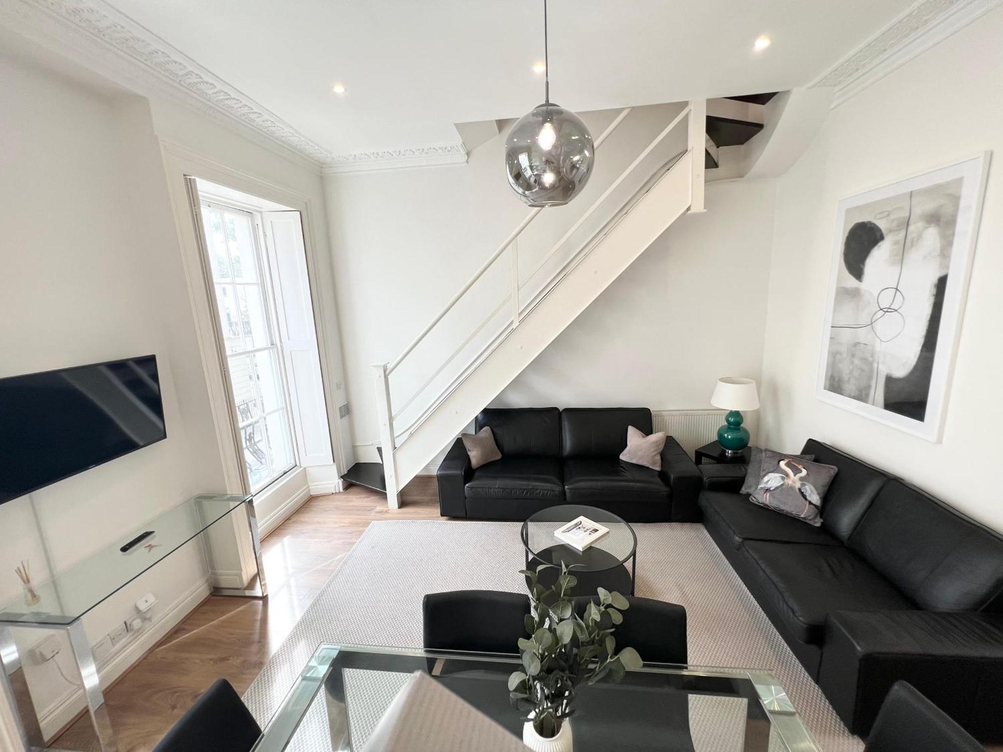 Large 3 Bed 3 Bath Apartment- Londra