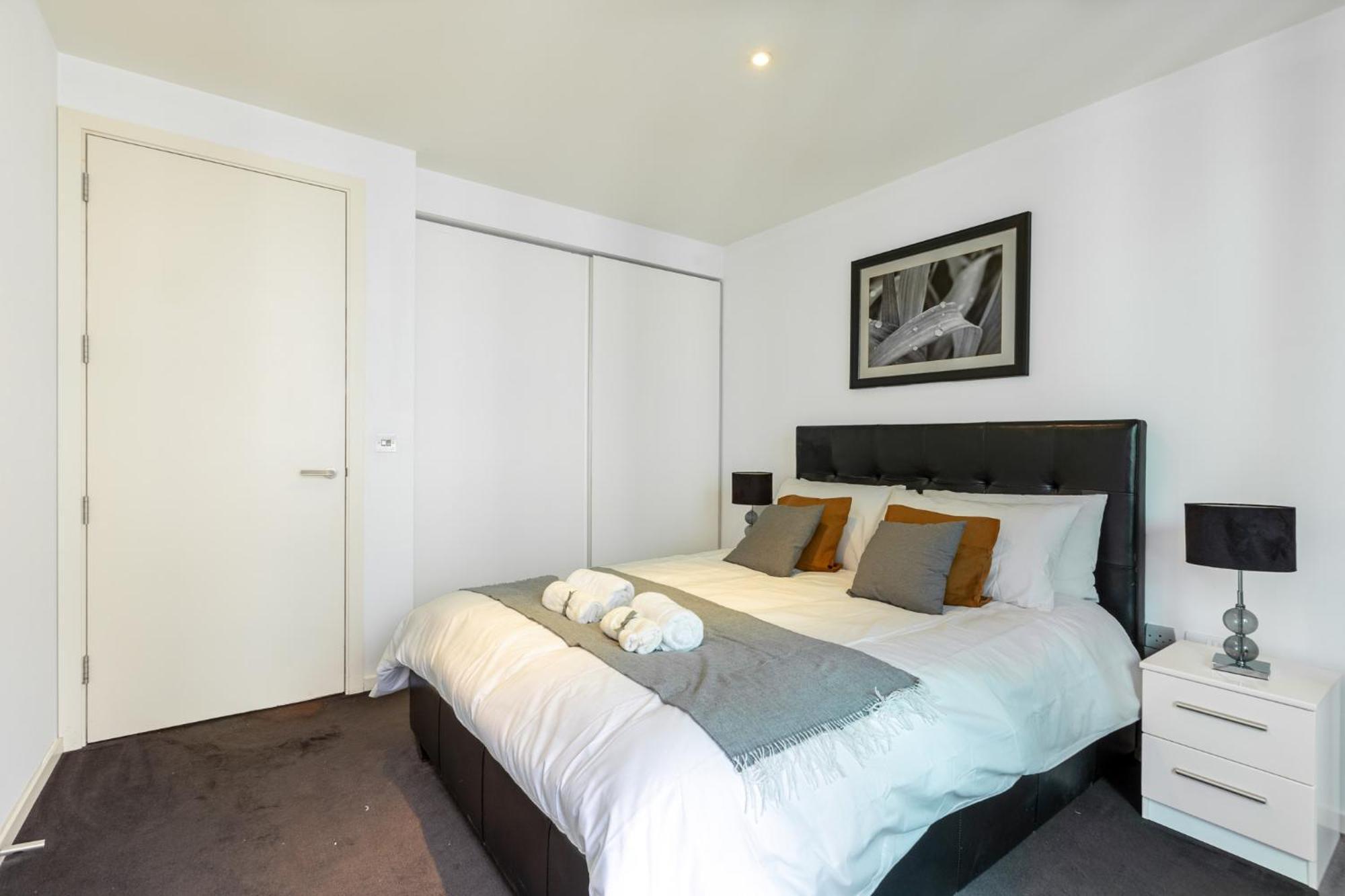 Luxury 1 Bedroom Canary Wharf Couples & Work-friendly * Londres
