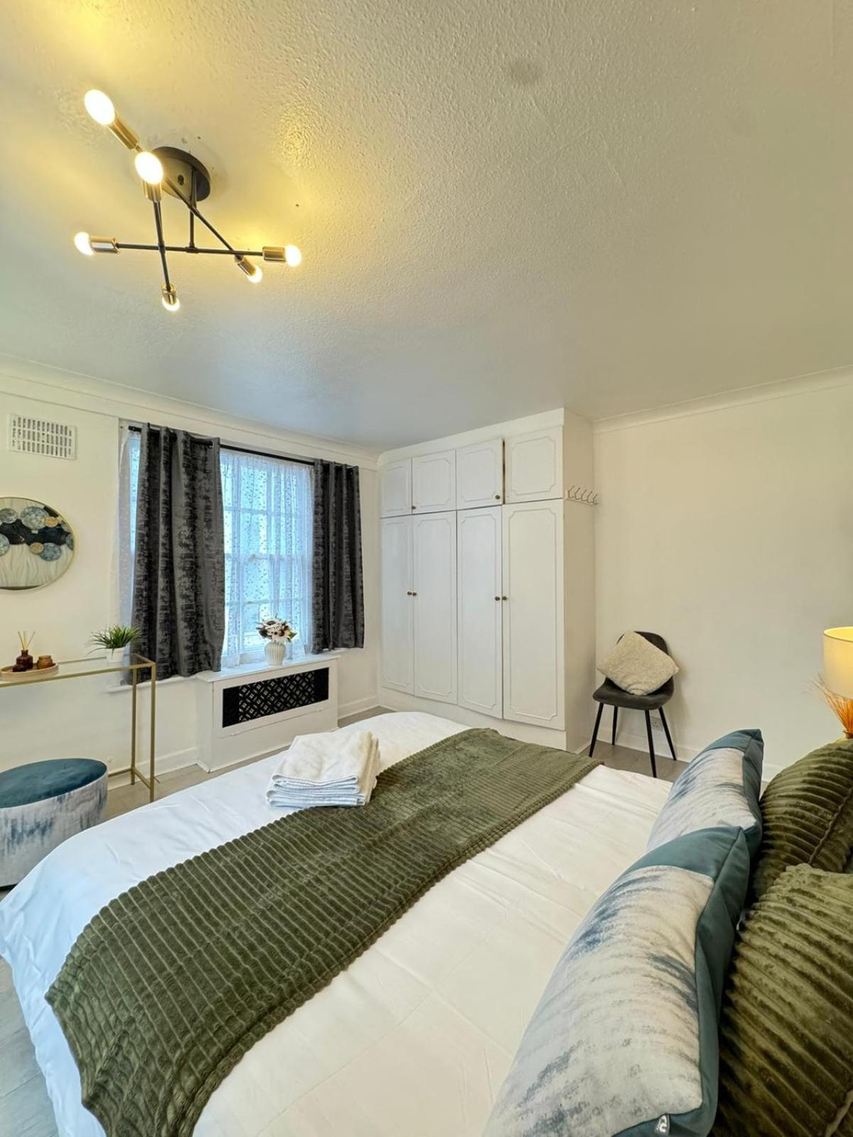 Affordable Near Oxford Street Apartment *