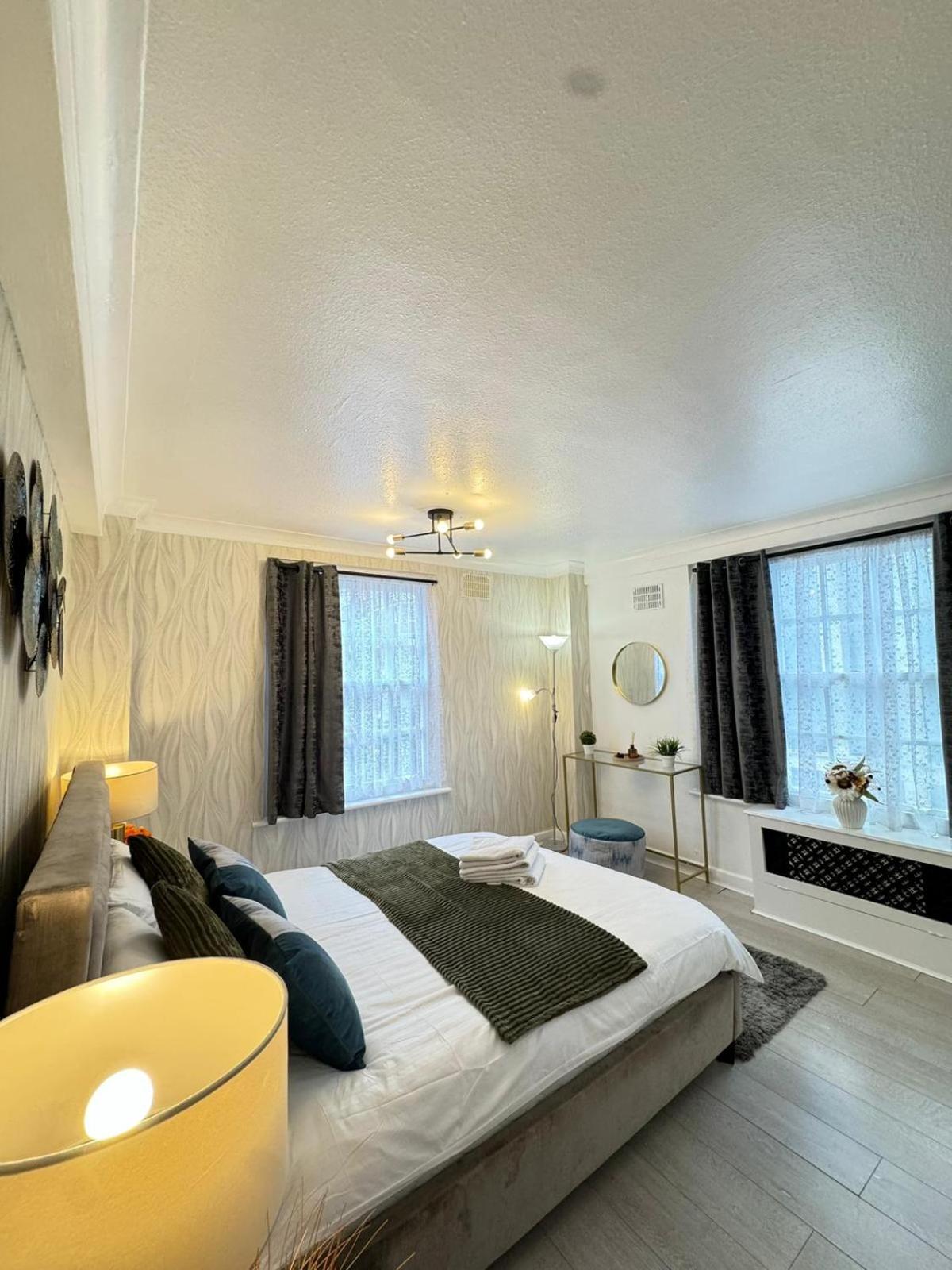 Affordable Near Oxford Street Apartment *