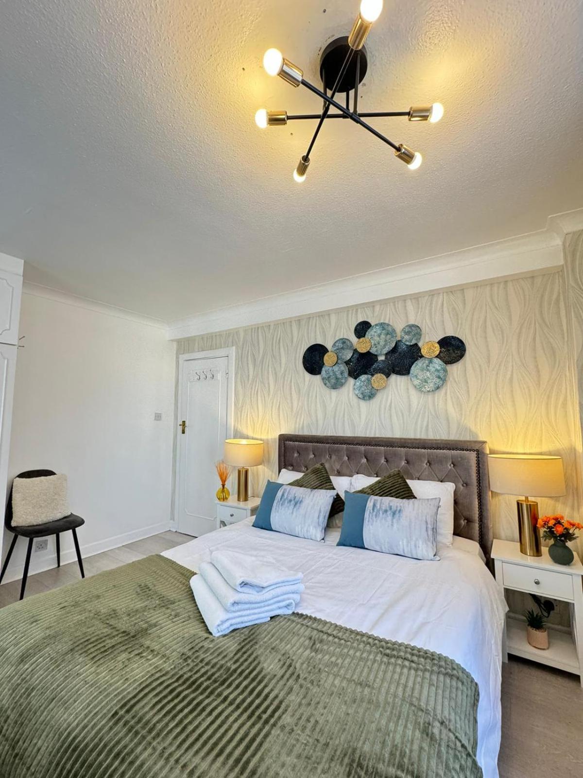 Affordable Near Oxford Street Apartment