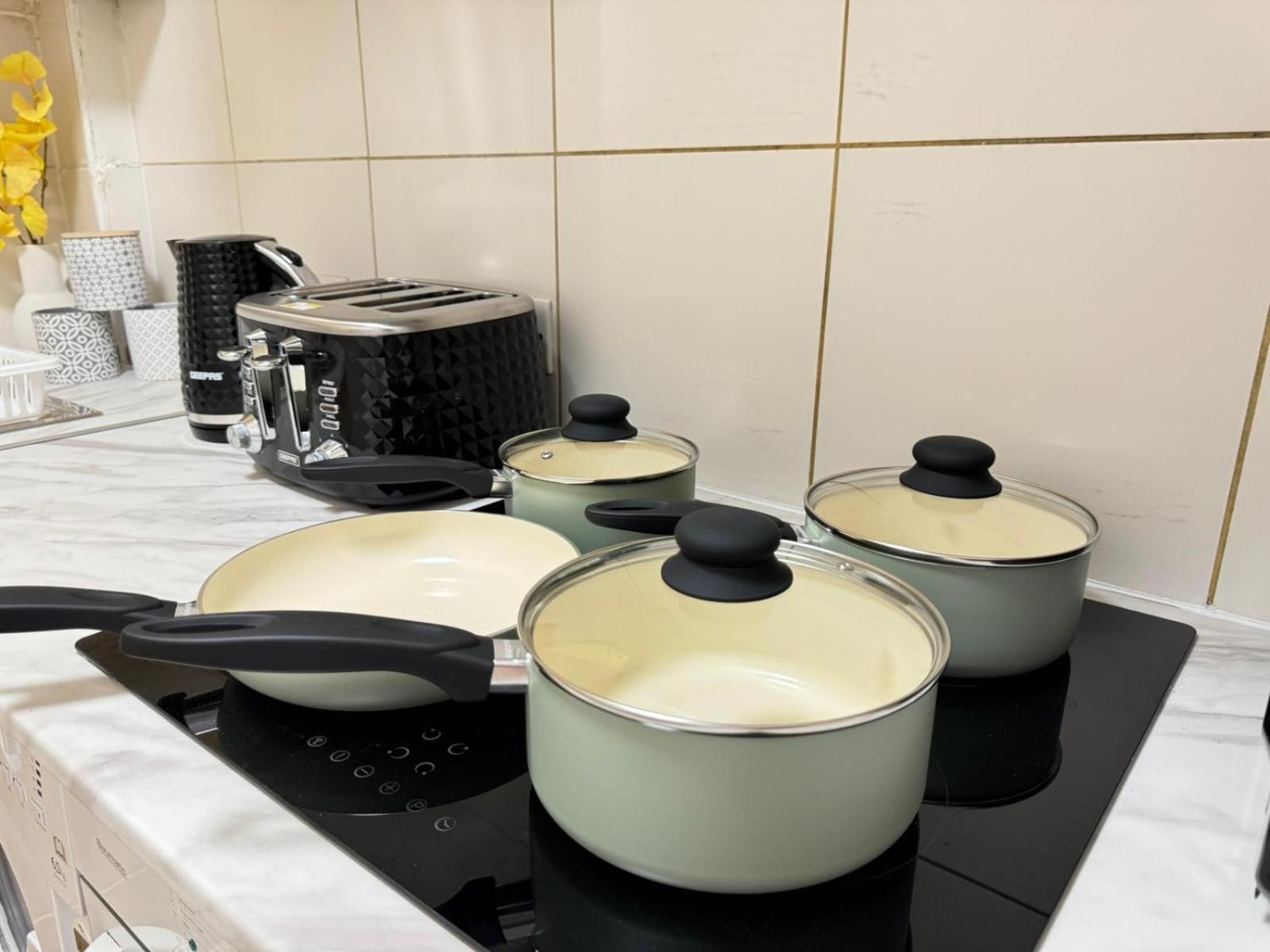 Affordable Near Oxford Street Apartment *