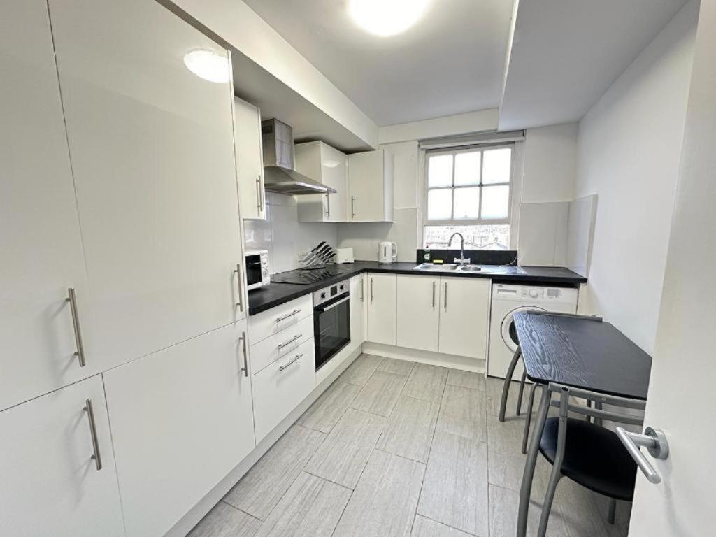 Cozzy Hyde Park On Edgware Road * Londen