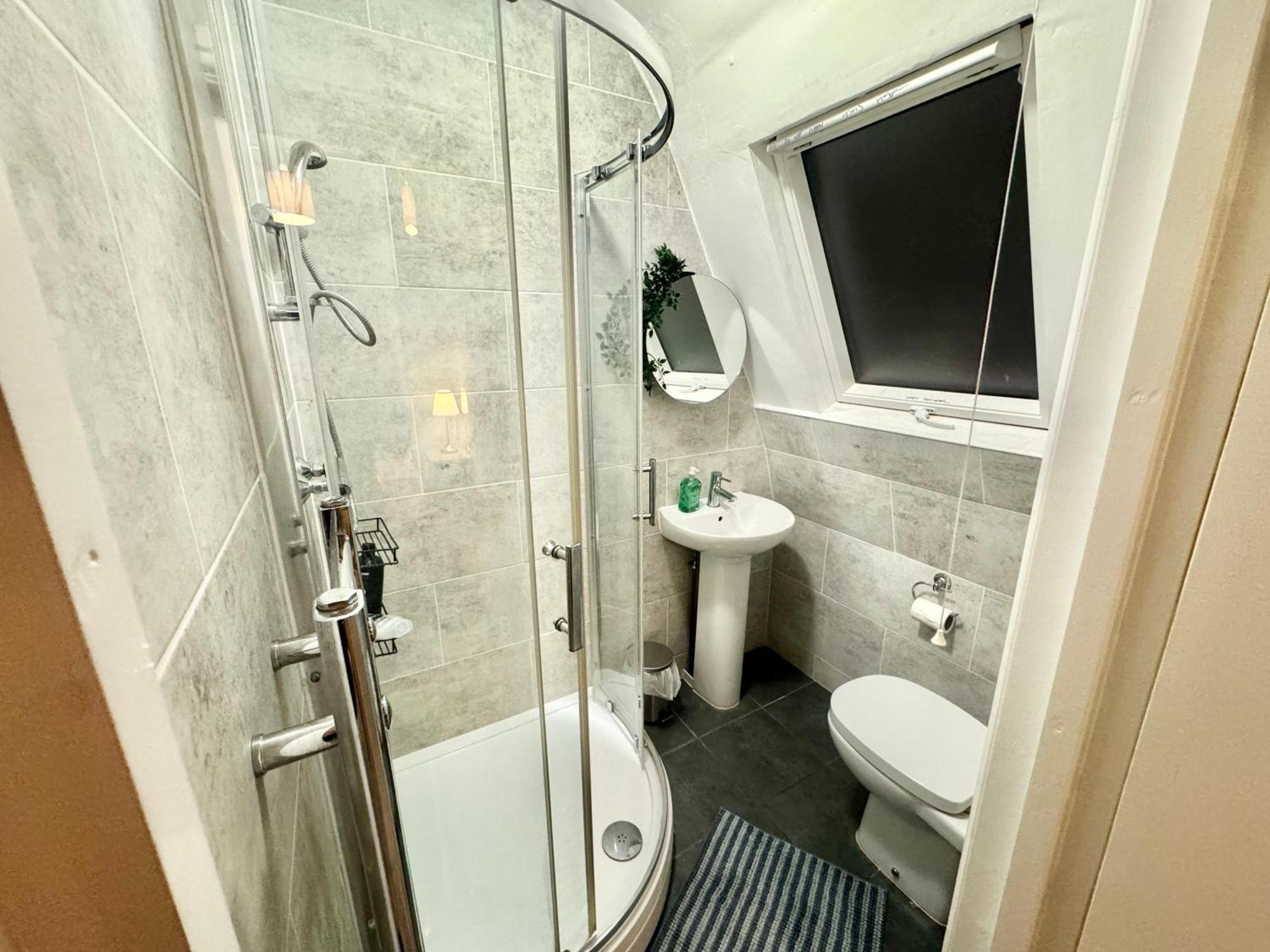 Modern En-suite By Finsbury Park Station 8 Mins To King's Cross By Tube Alloggio in famiglia