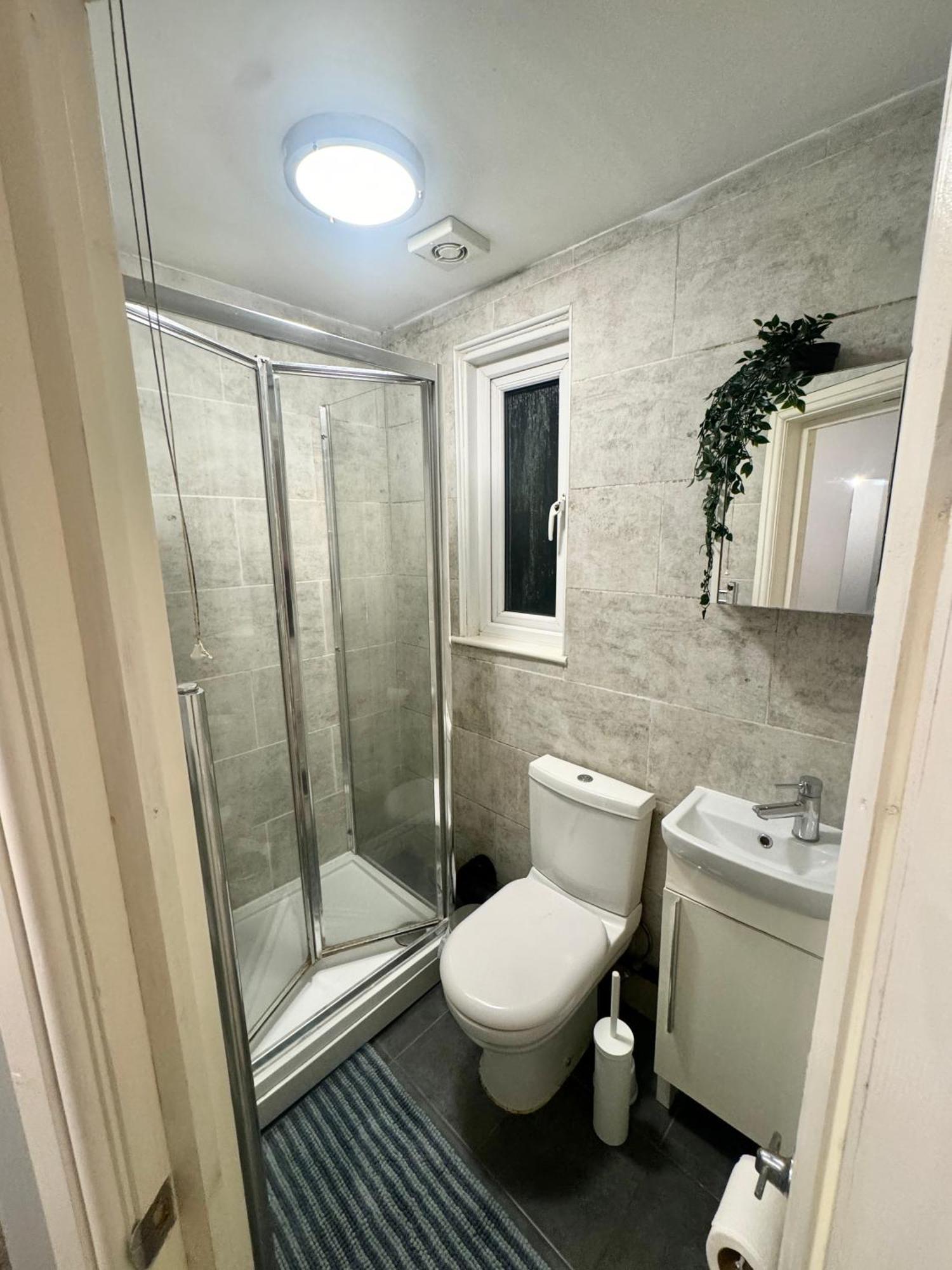Modern En-suite By Finsbury Park Station 8 Mins To King's Cross By Tube Alloggio in famiglia *