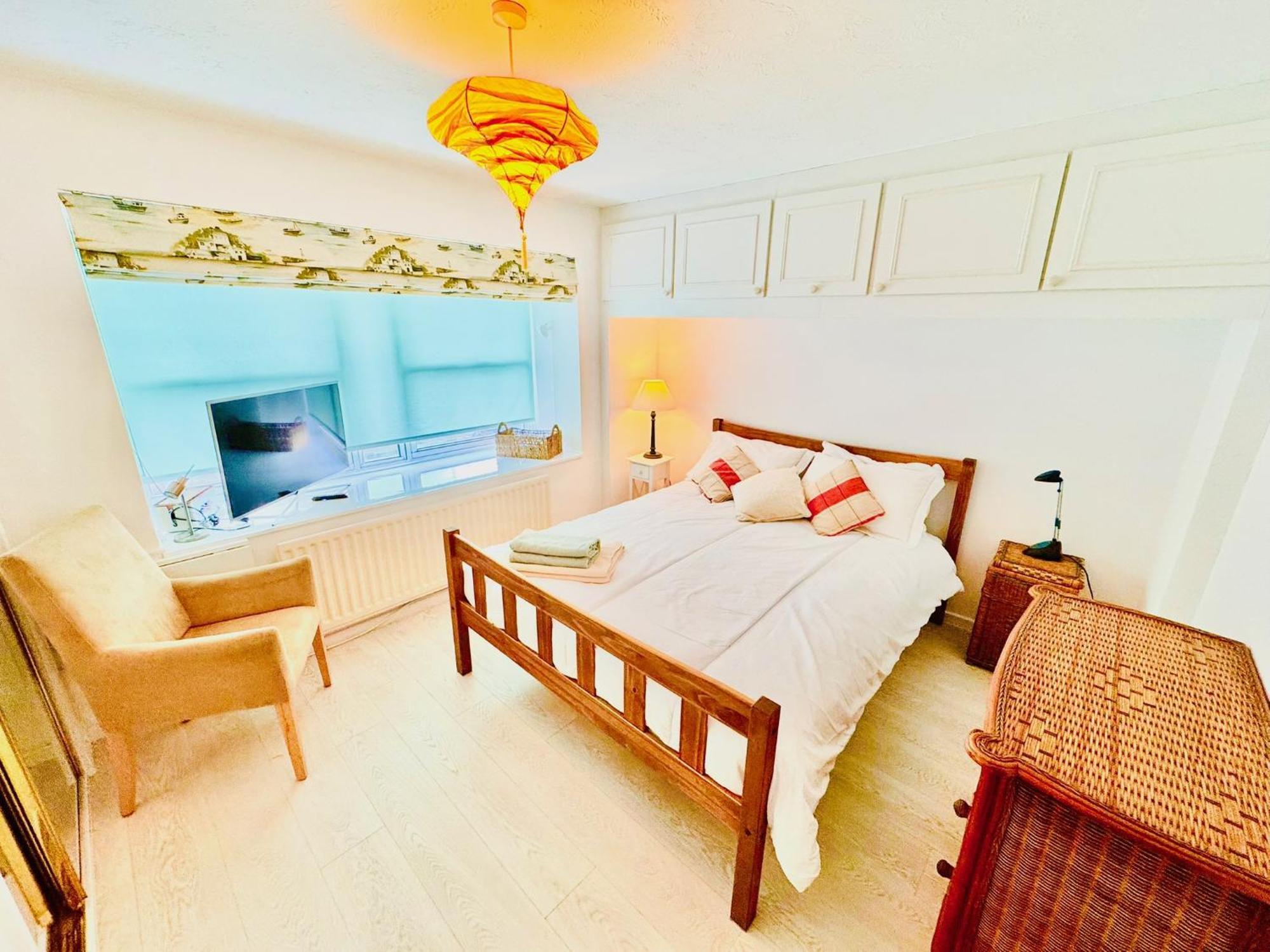 Bright & Smart 2 King-sized Bedroom Haven By The Thames & Battersea Park Apartment *