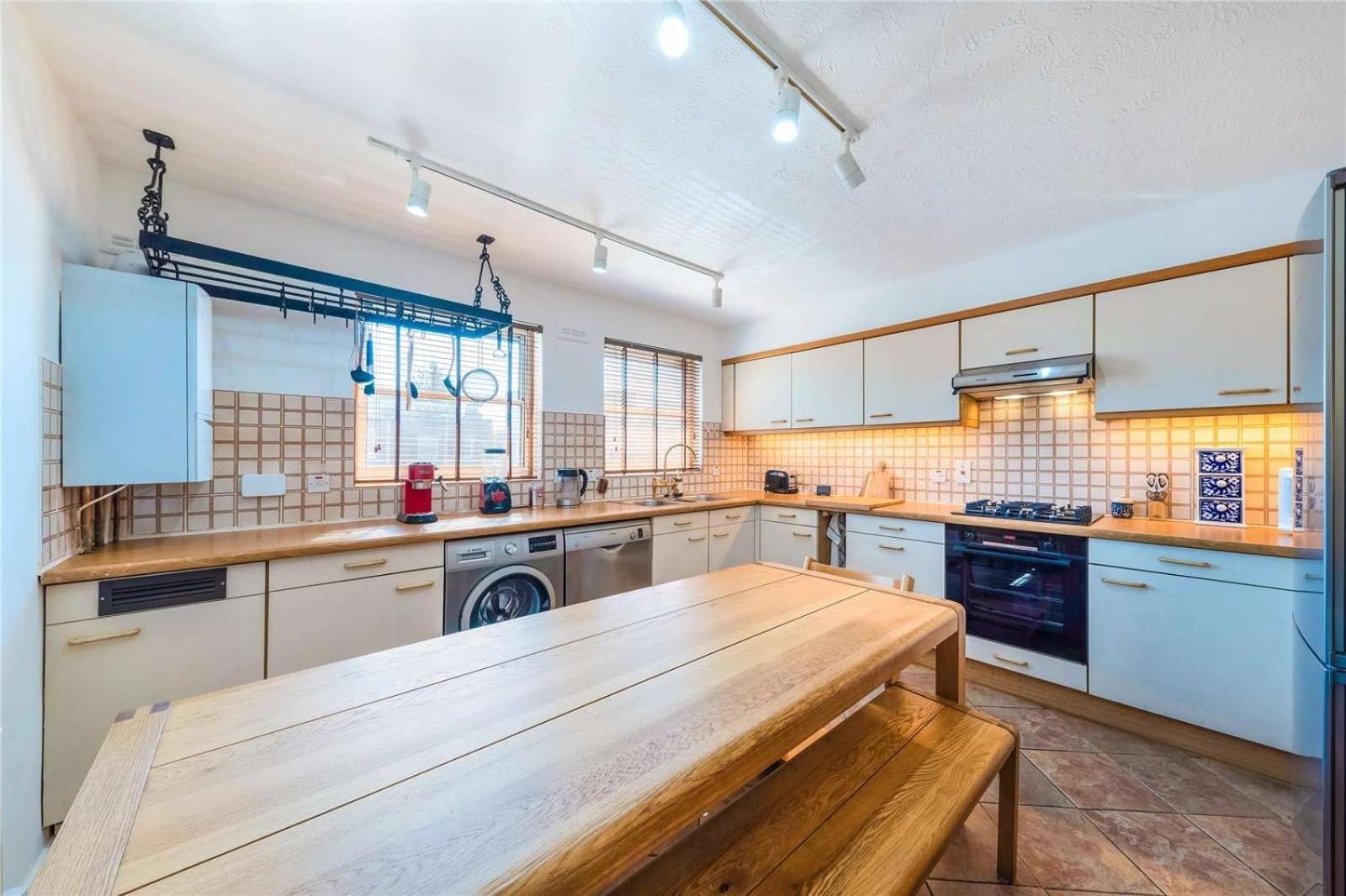 Bright & Smart 2 King-sized Bedroom Haven By The Thames & Battersea Park Apartment London
