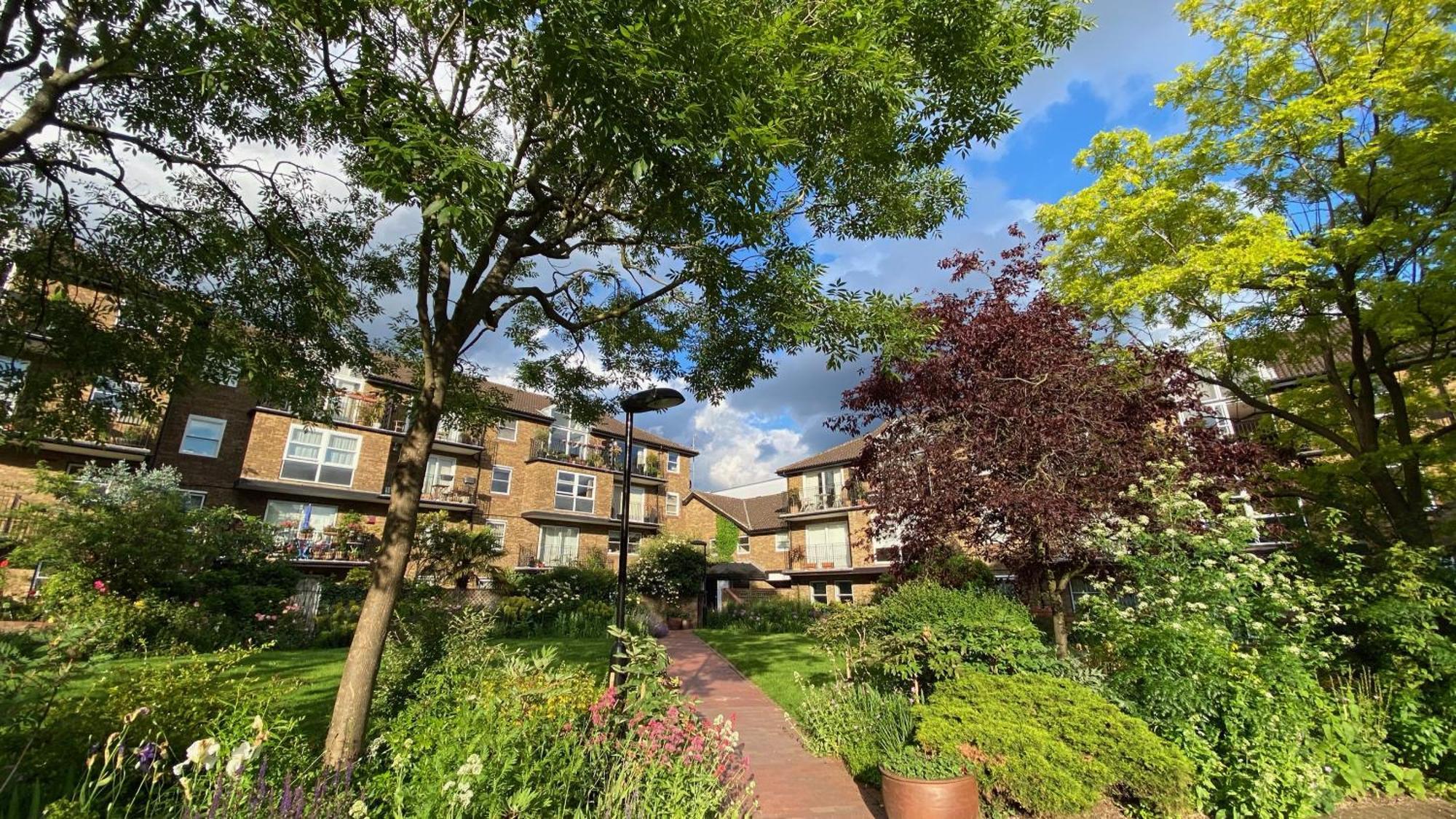 Bright & Smart 2 King-sized Bedroom Haven By The Thames & Battersea Park Apartment London