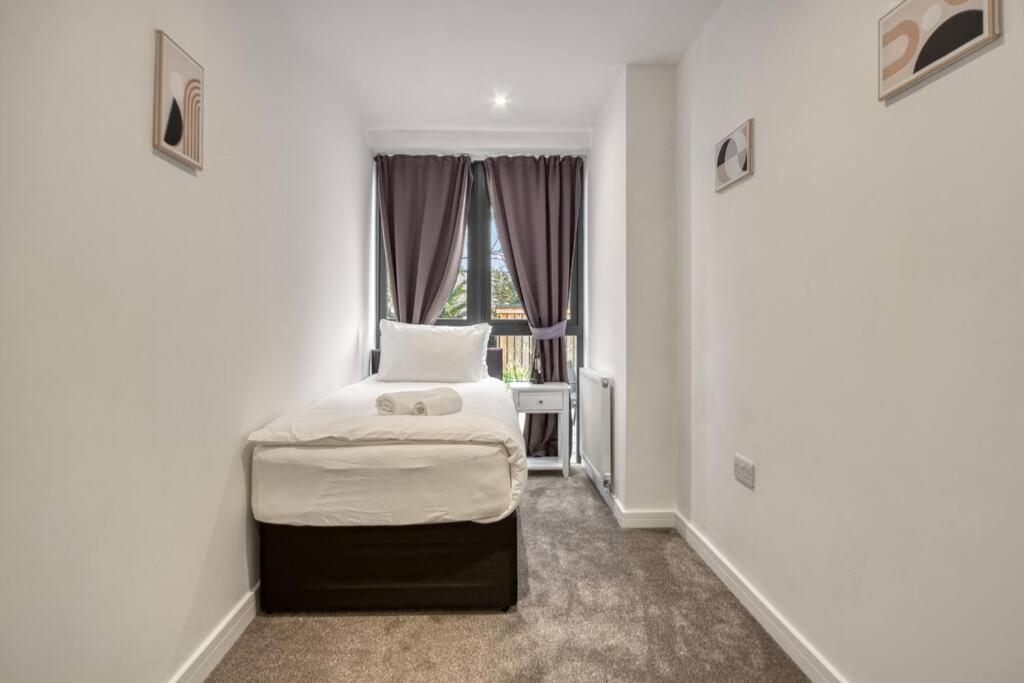 3-bed, 2-bath Wembley With Free Parking Lejlighed London