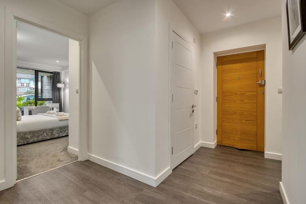 3-bed, 2-bath Wembley With Free Parking Lejlighed *