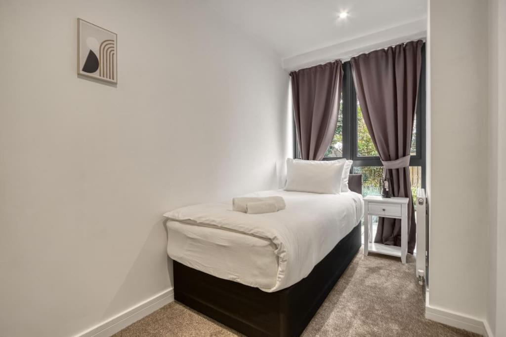 3-bed, 2-bath Wembley With Free Parking Lejlighed London