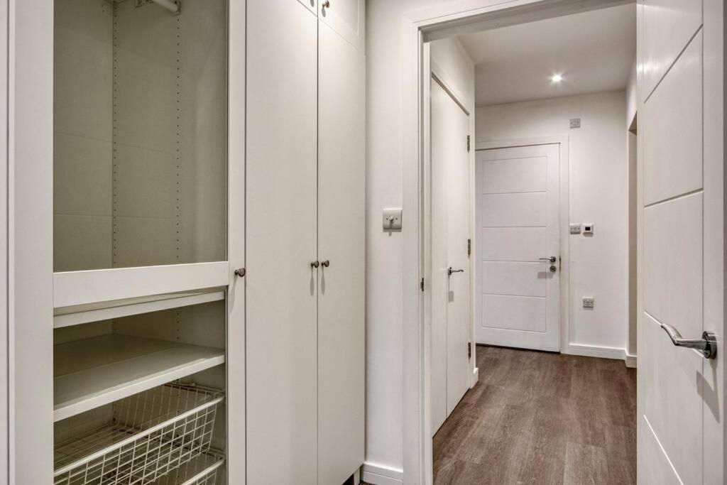 Lejlighed 3-bed, 2-bath Wembley With Free Parking *