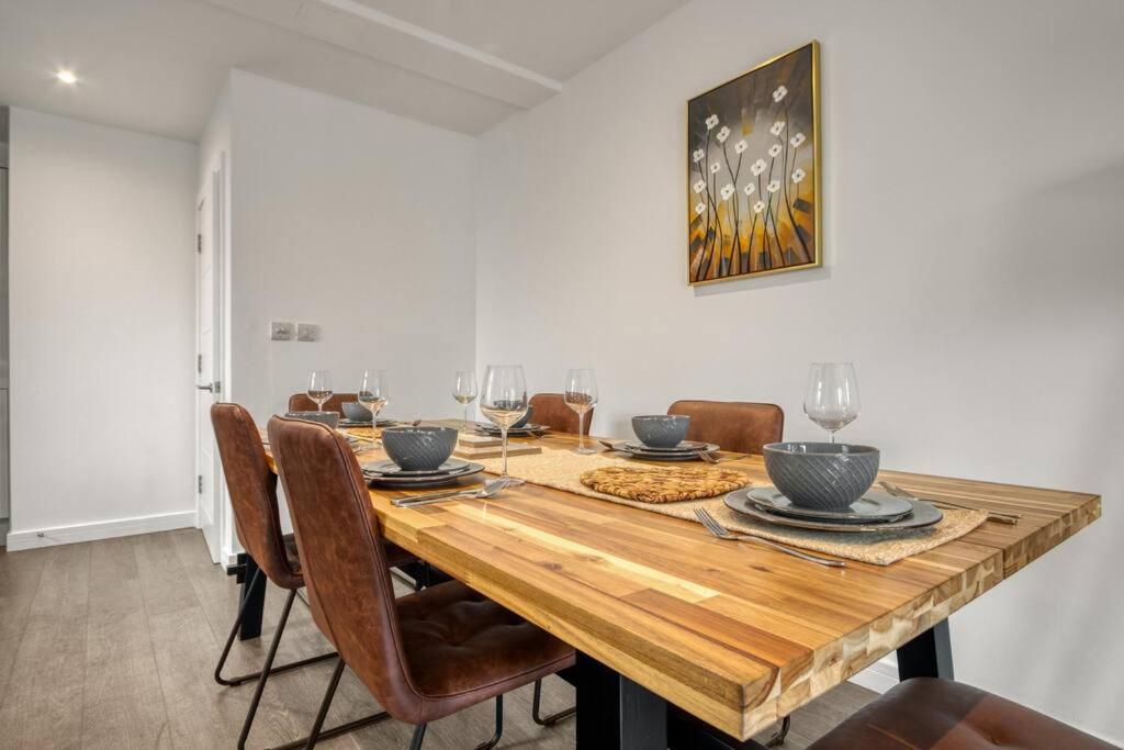 Lejlighed 3-bed, 2-bath Wembley With Free Parking *