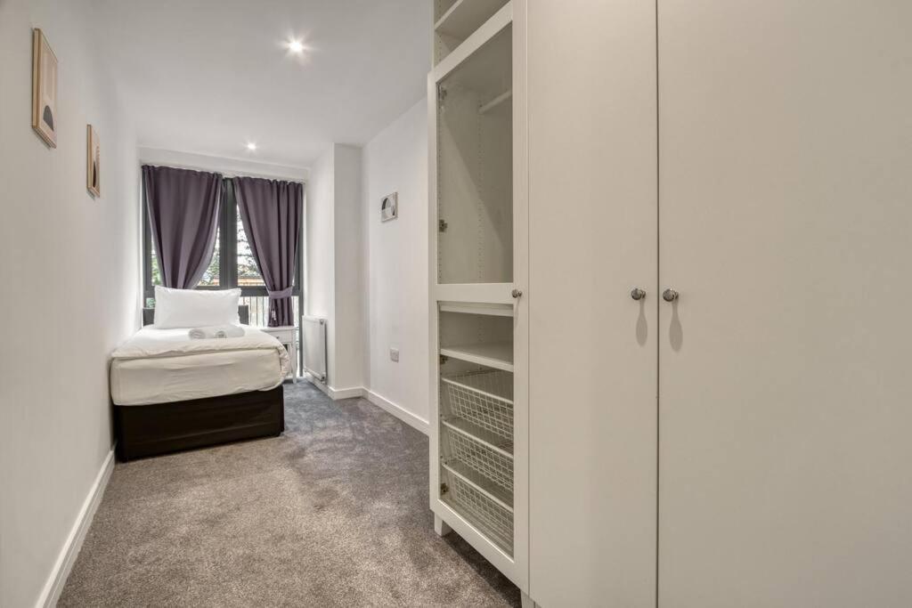 3-bed, 2-bath Wembley With Free Parking Lejlighed London