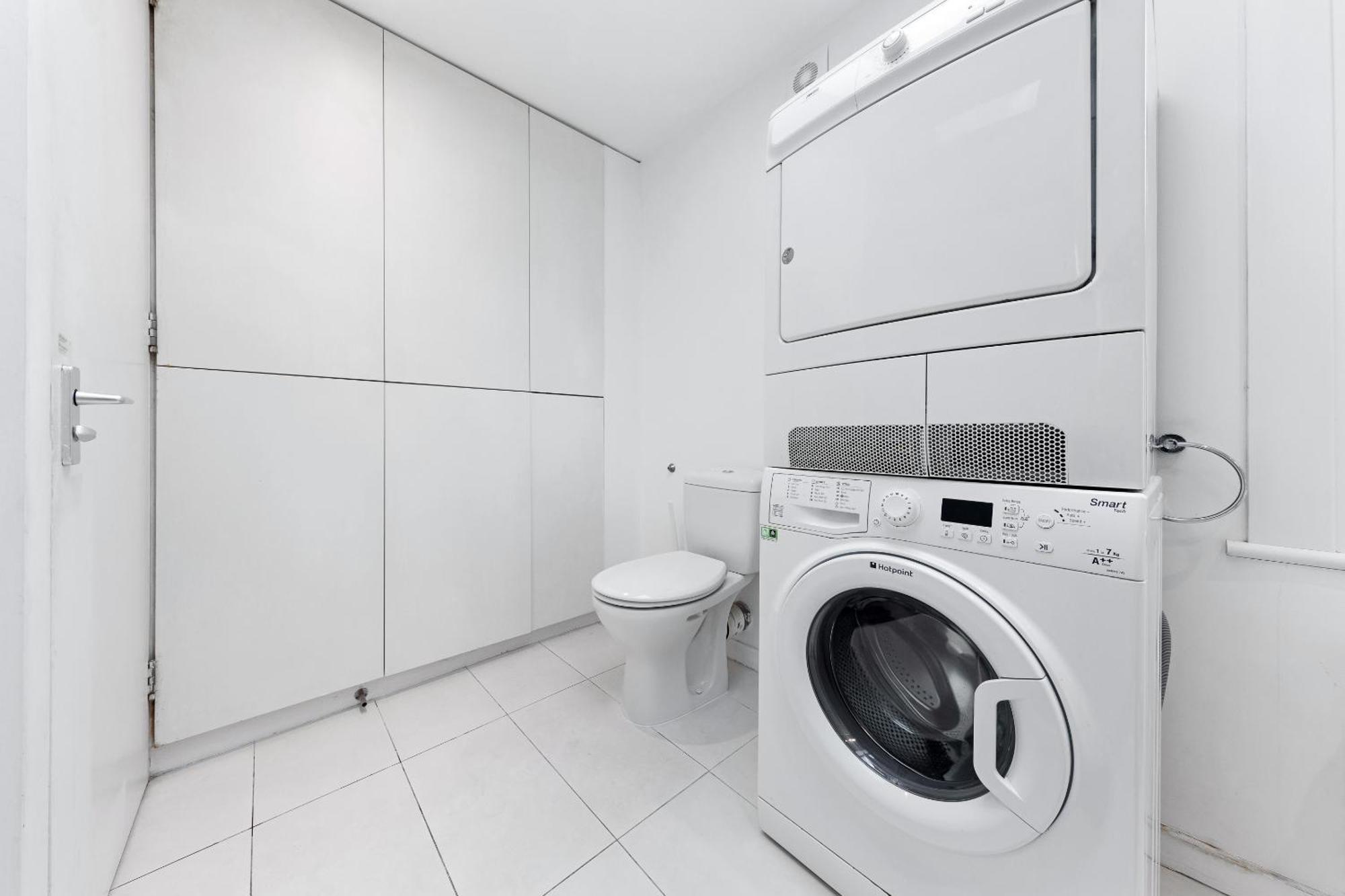 Luxury 4-bedroom Modern Flat In Steps From Station, Sleeps 9 In Style! Lägenhet
