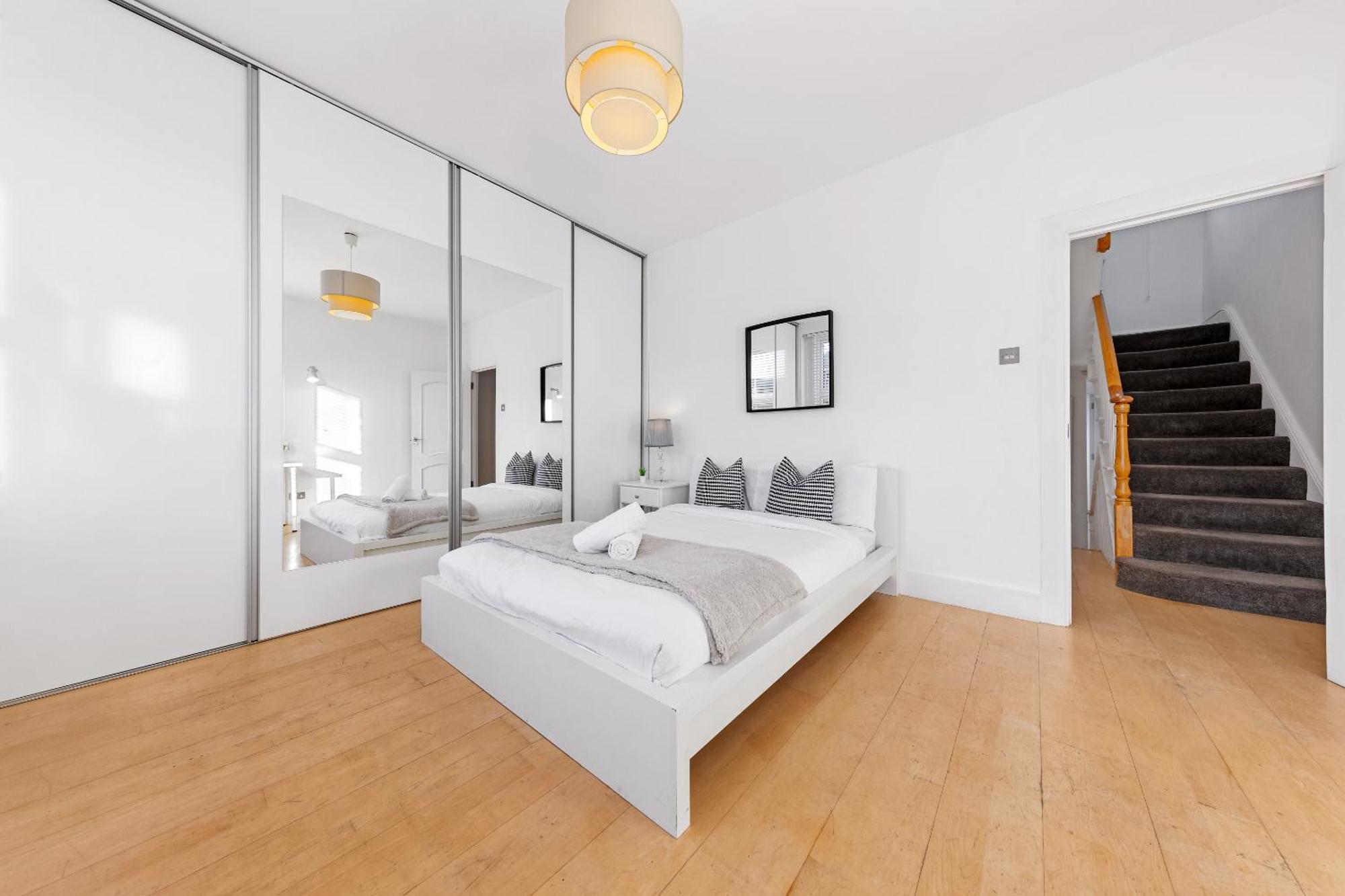 Luxury 4-bedroom Modern Flat In Steps From Station, Sleeps 9 In Style! Lägenhet *