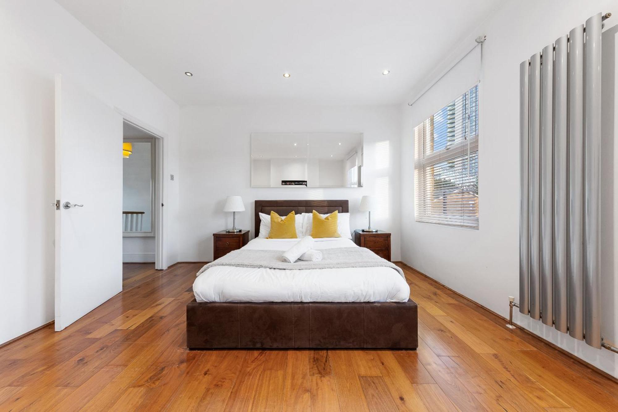 Lägenhet Luxury 4-bedroom Modern Flat In Steps From Station, Sleeps 9 In Style! London