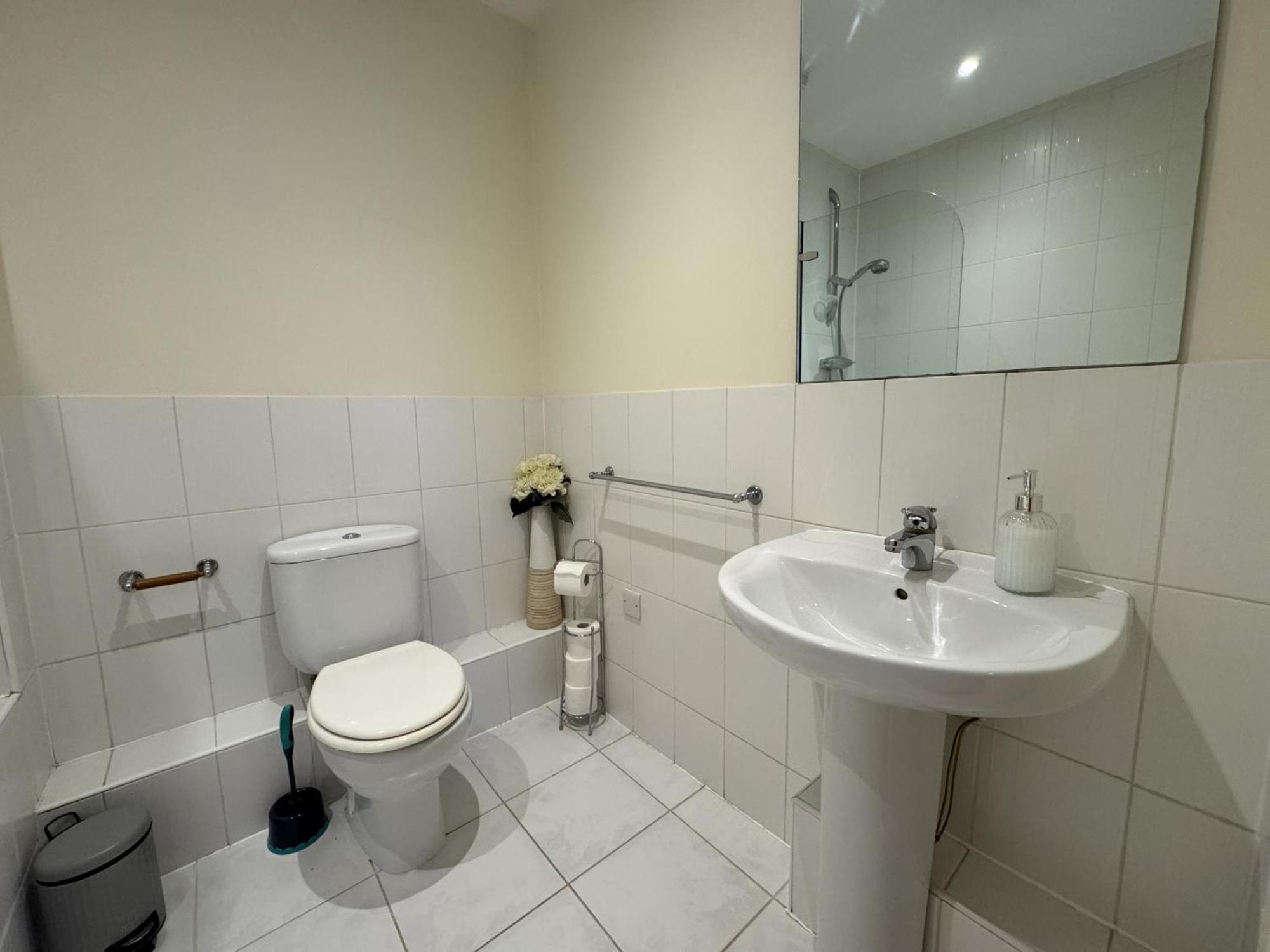 Apartment Two Bed Flat In Wimbledon *