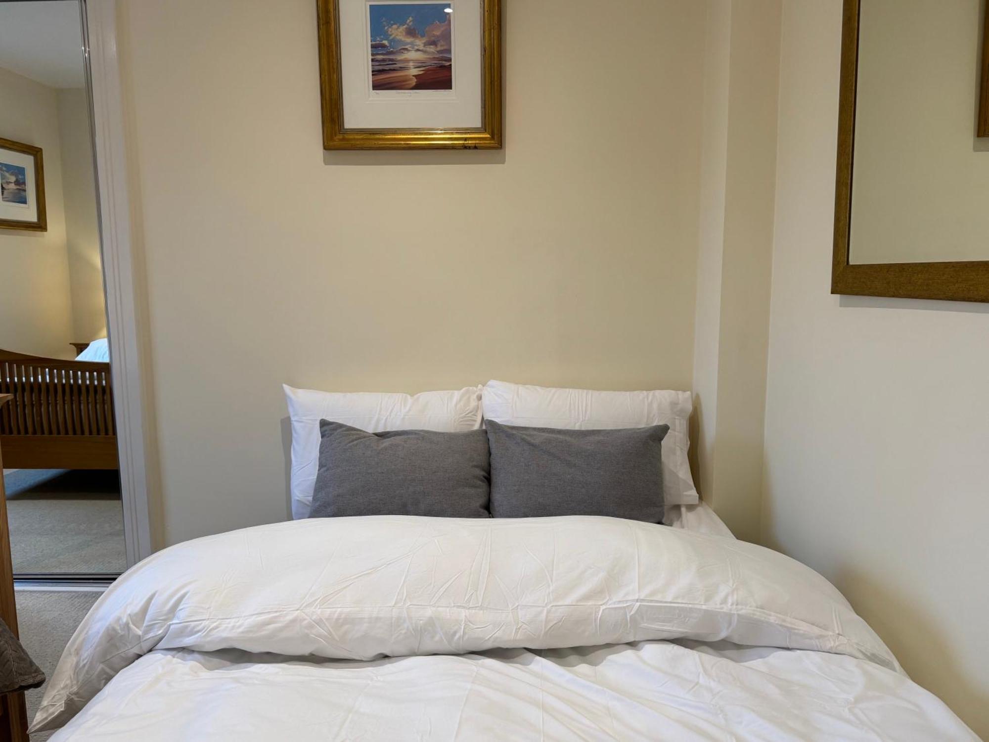 Apartment Two Bed Flat In Wimbledon *