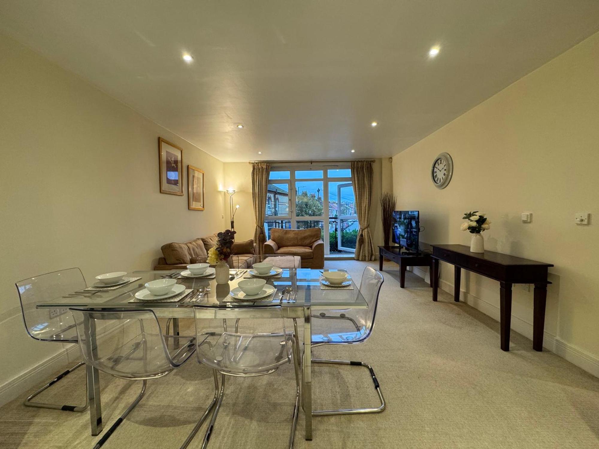 Two Bed Flat In Wimbledon