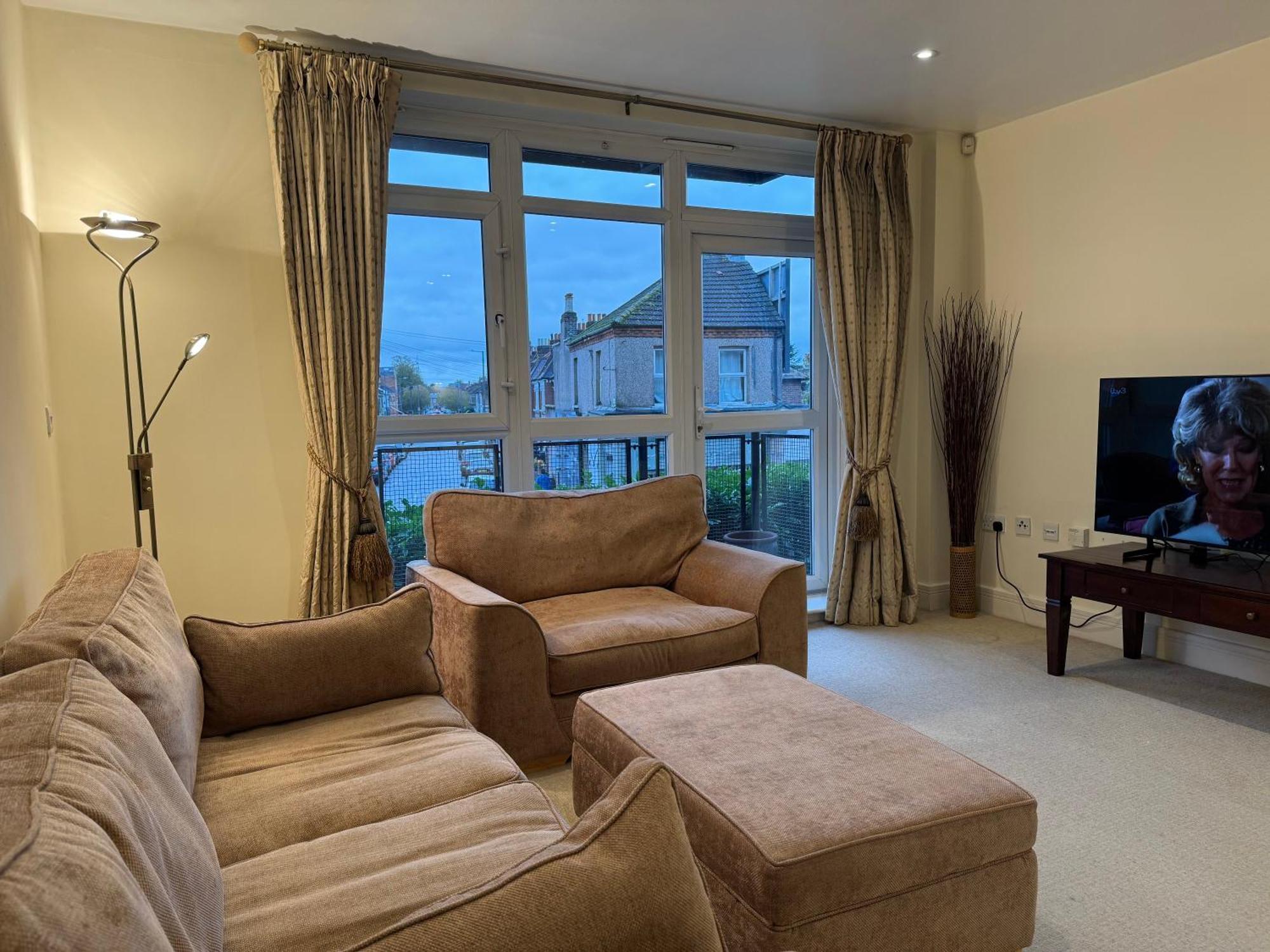 Two Bed Flat In Wimbledon Apartment London