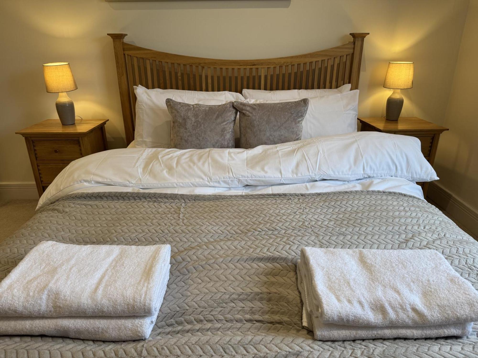 Two Bed Flat In Wimbledon Apartment *