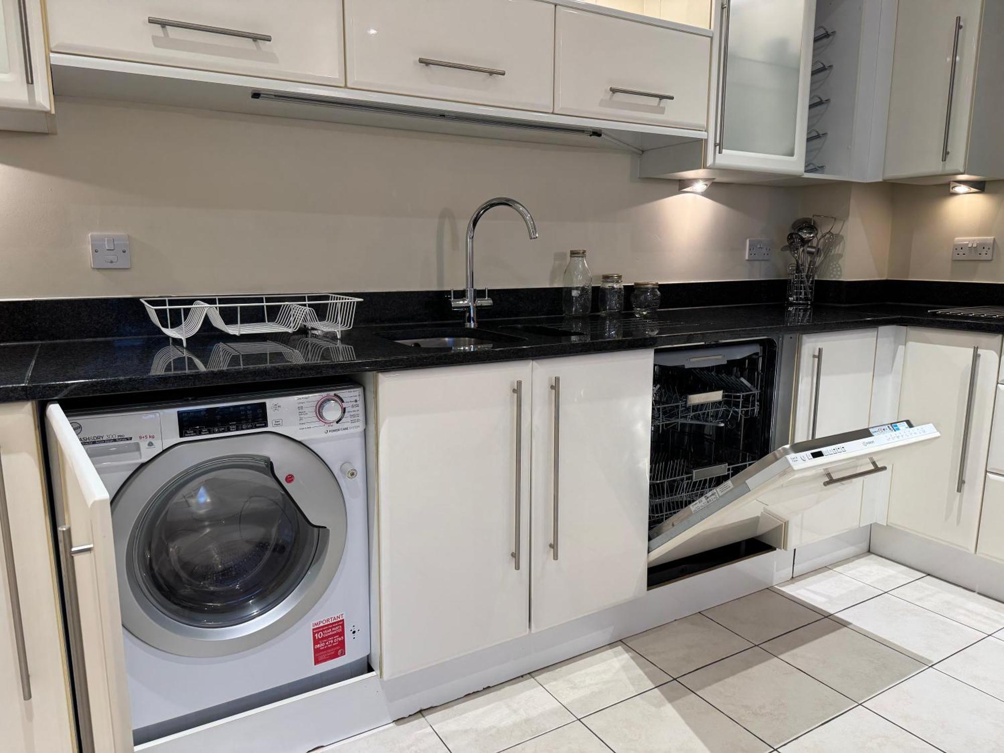Apartment Two Bed Flat In Wimbledon *