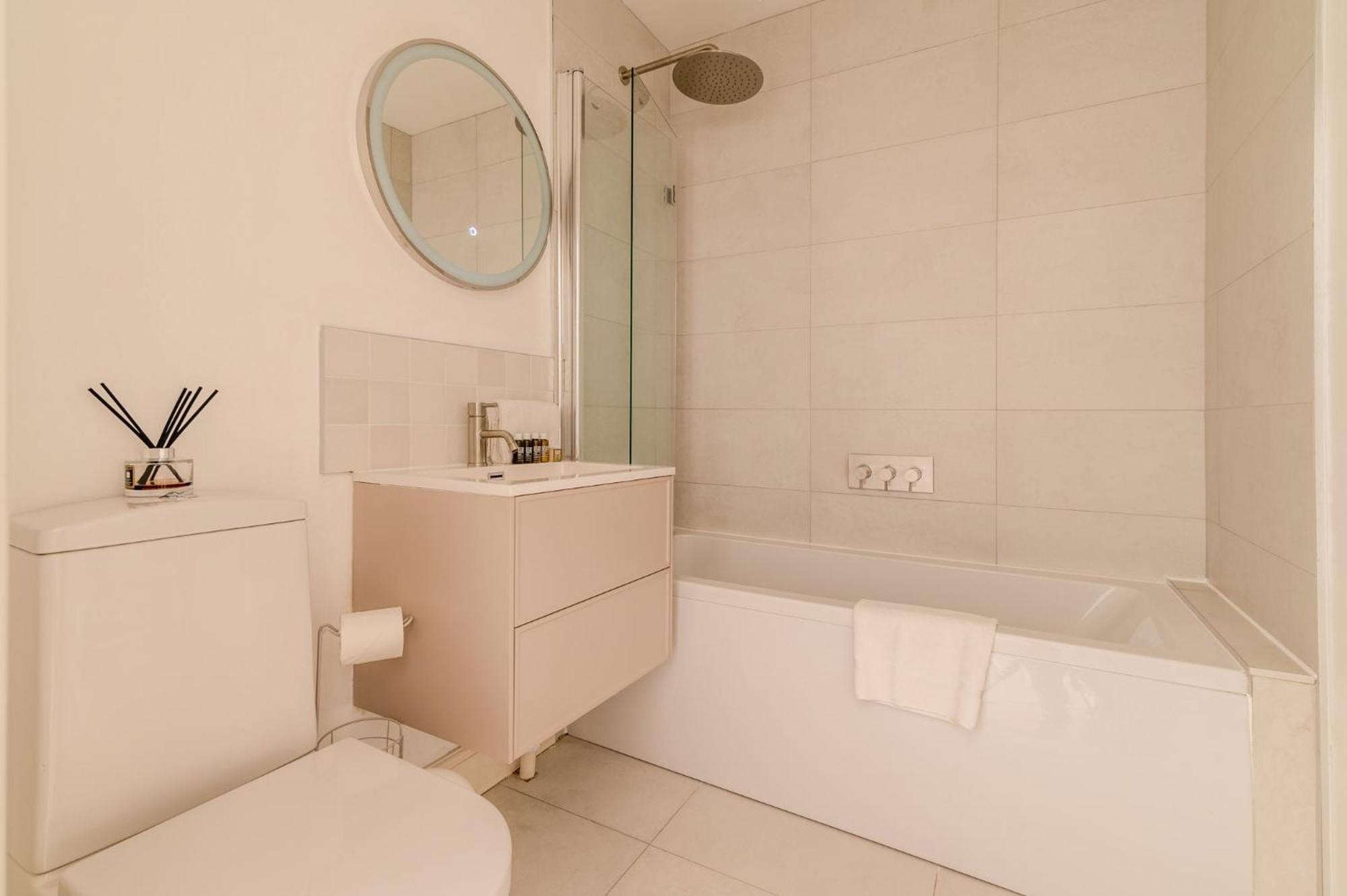 Apartment Peacefully Set 2br Near Beautiful Dulwich Park London