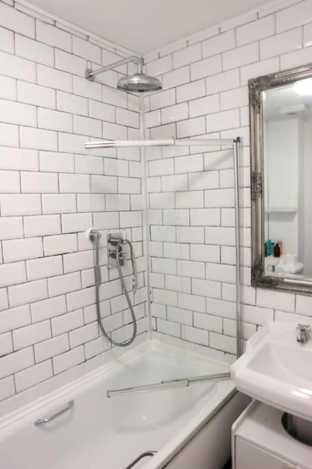 3 Bed Flat With A View * London