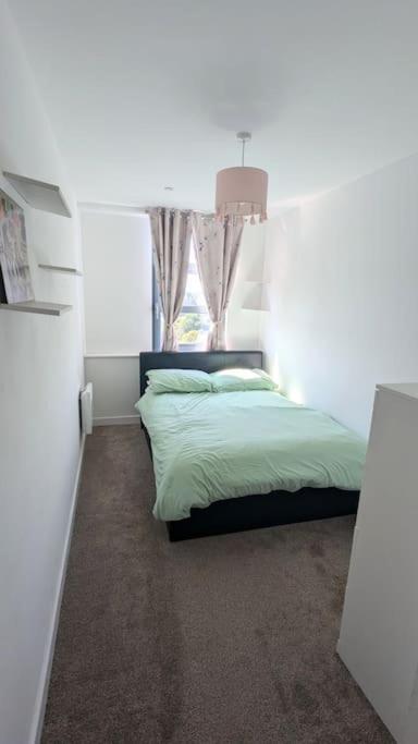 3 Bed Flat With A View Apartment *