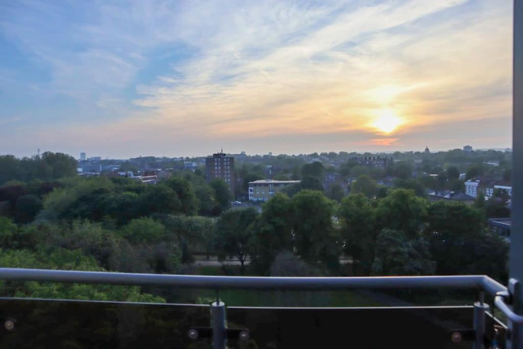 3 Bed Flat With A View Apartment *