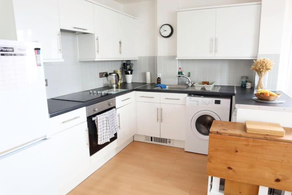 3 Bed Flat With A View Apartment London